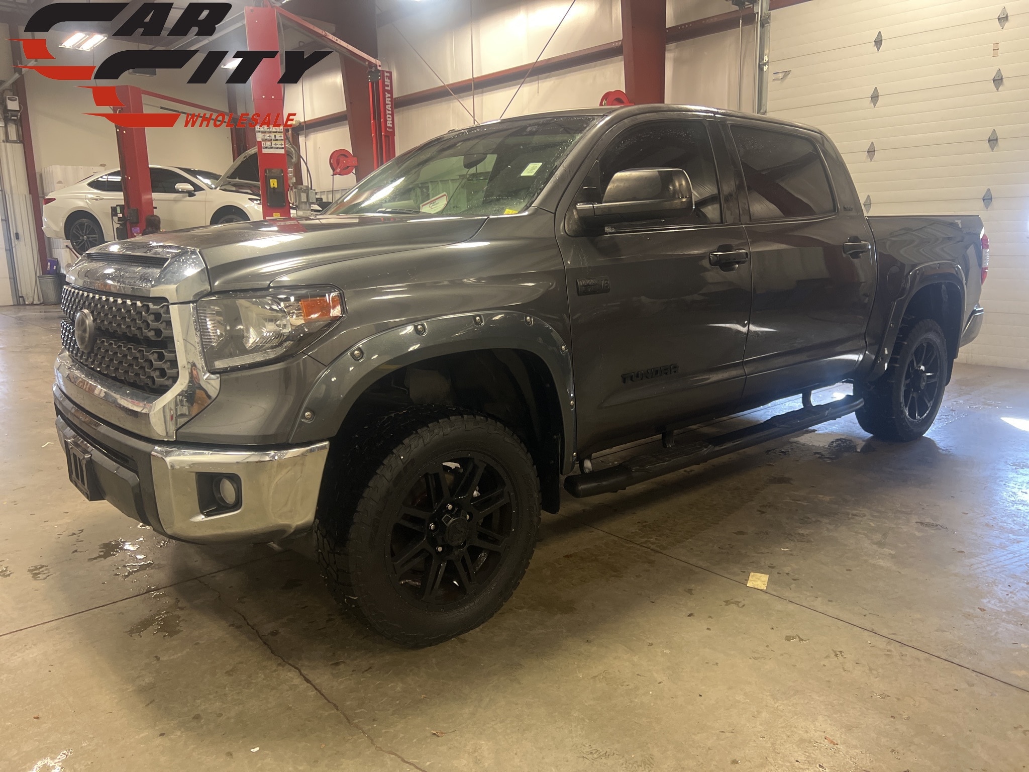 2018 Toyota Tundra SR5's photo