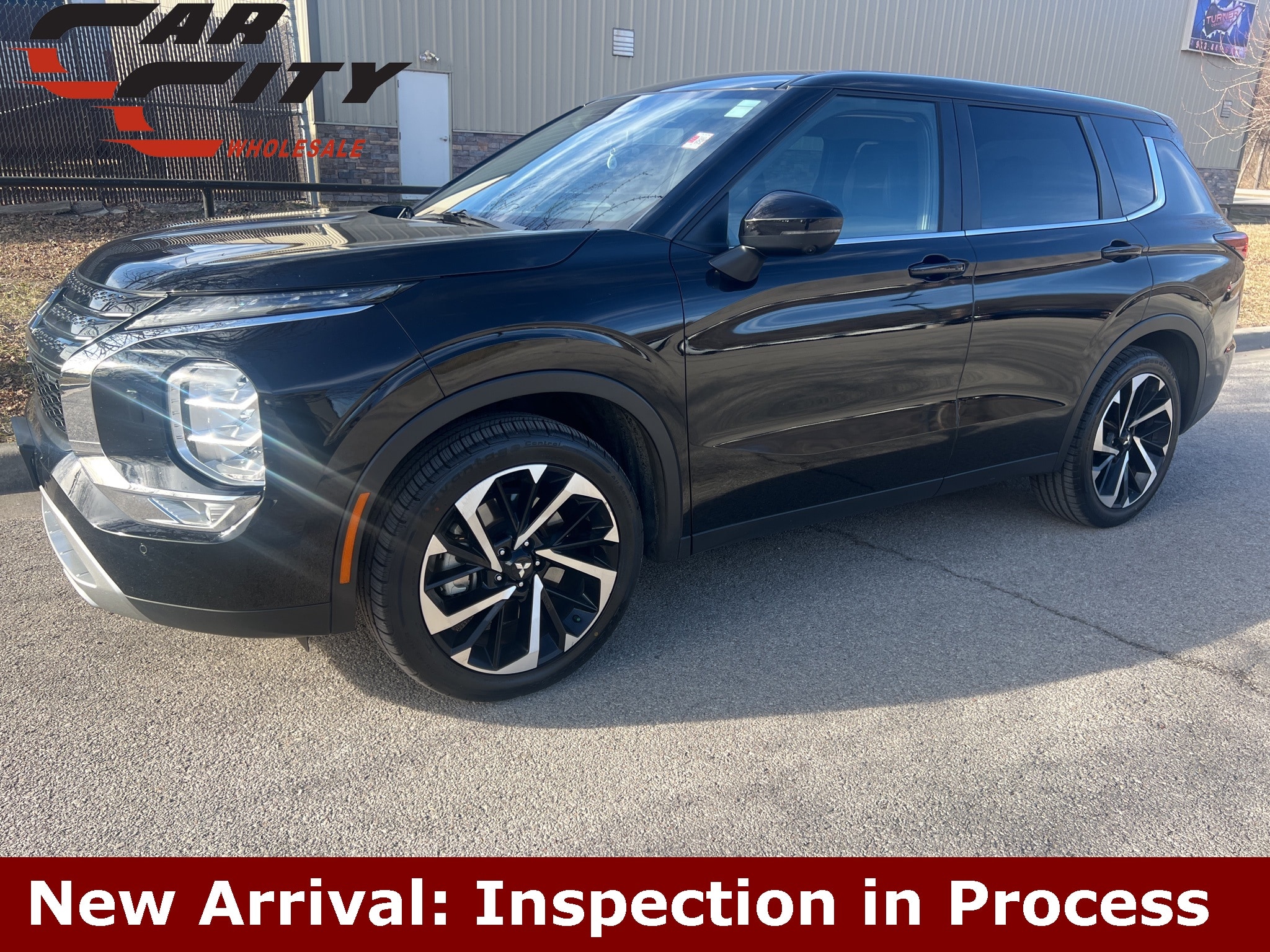 2023 Mitsubishi Outlander SE's photo