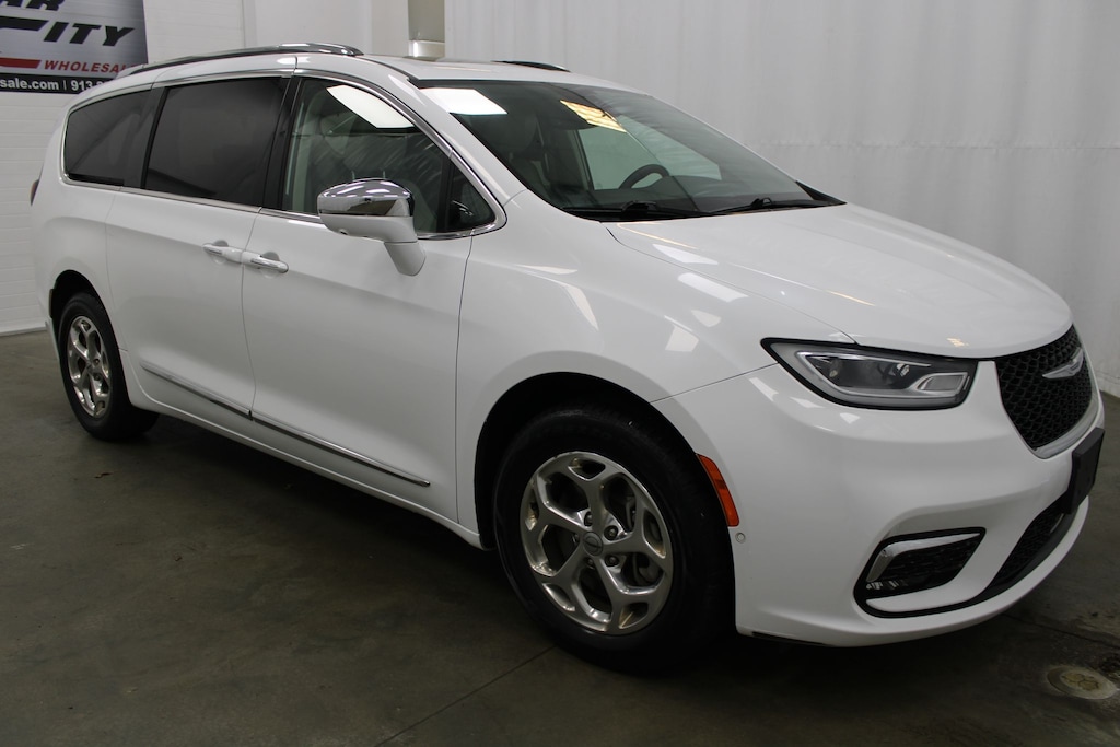 Used 2021 Chrysler Pacifica Limited Minivan/Van