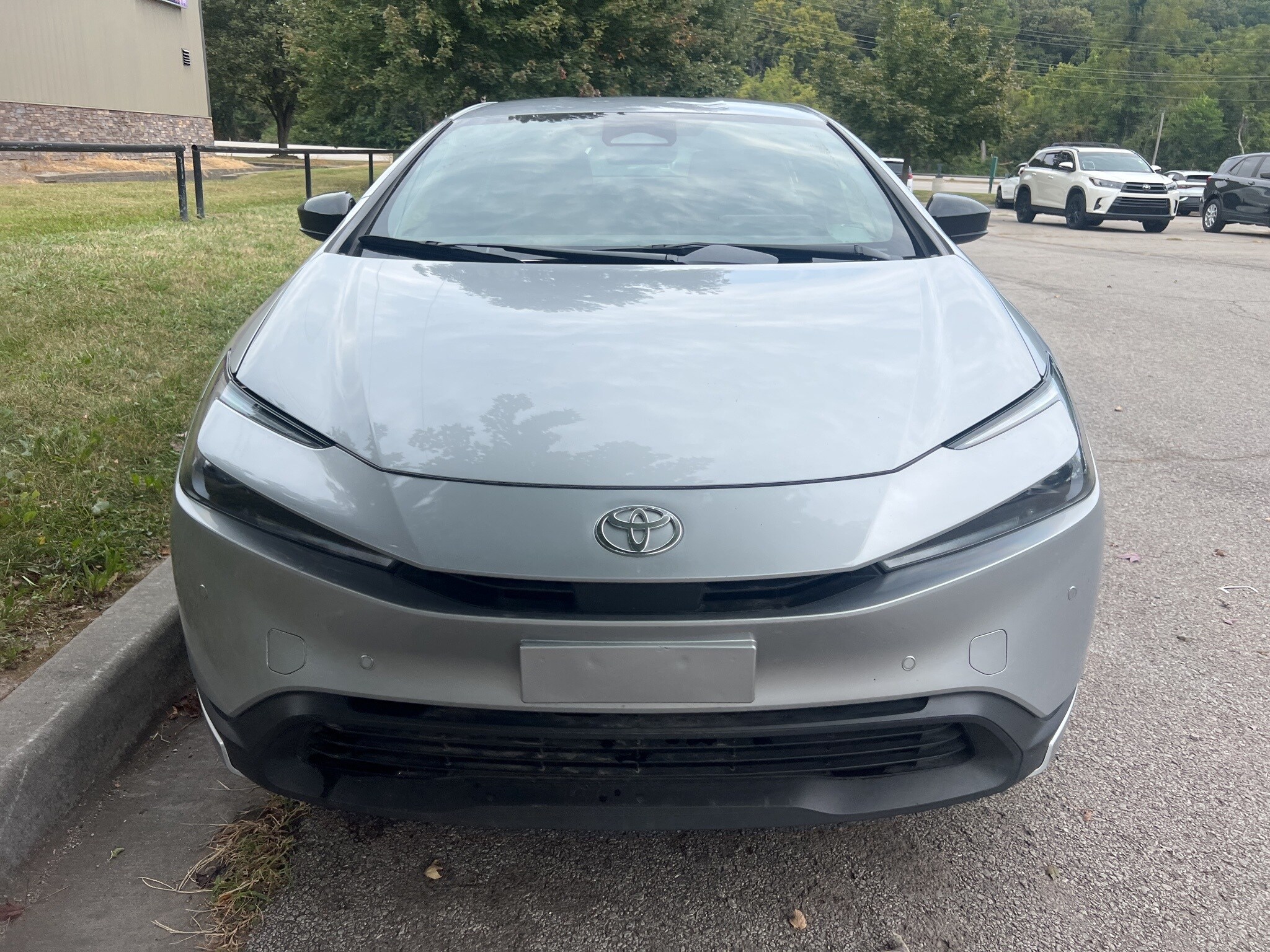 2024 Toyota Prius LE photo 2