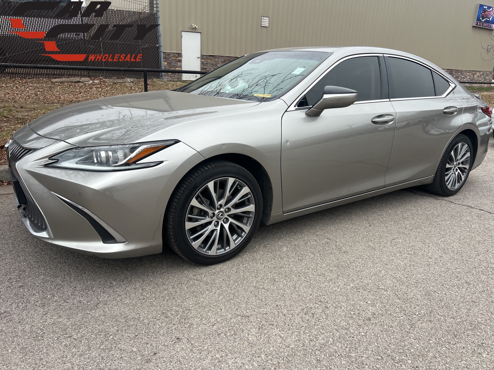 2019 Lexus ES 350's photo