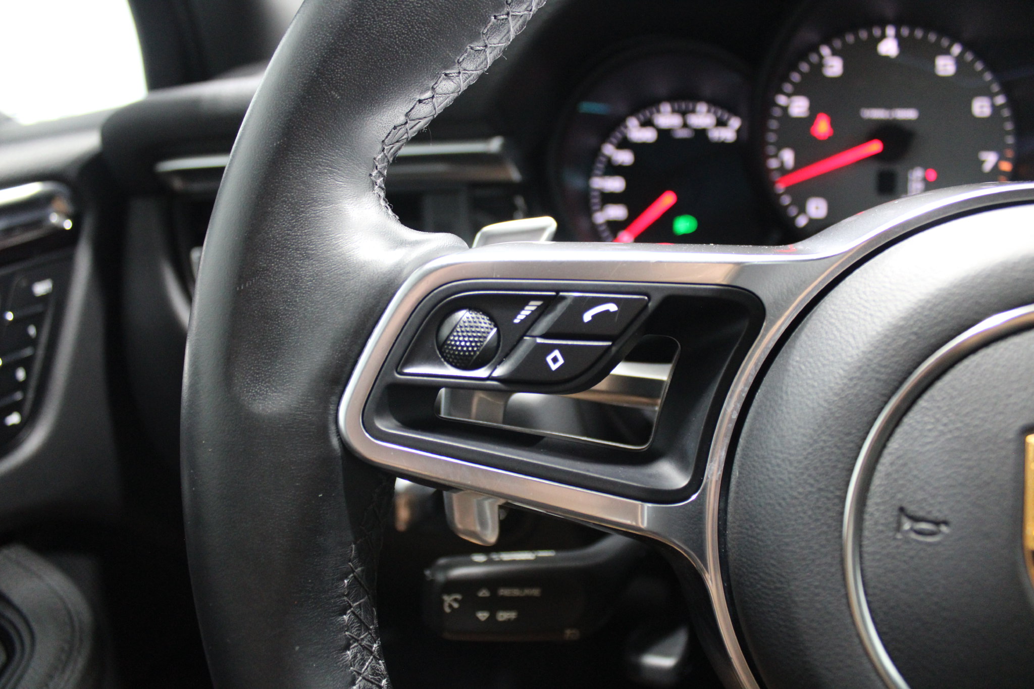 2021 Porsche Macan S - Photo 38