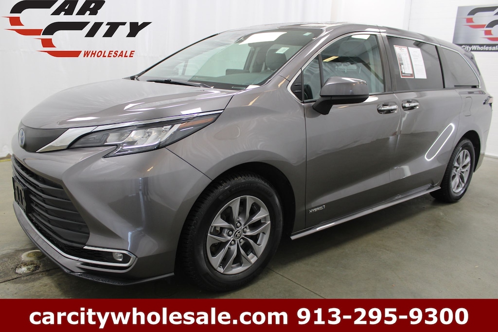 Used 2021 Toyota Sienna XLE Minivan/Van