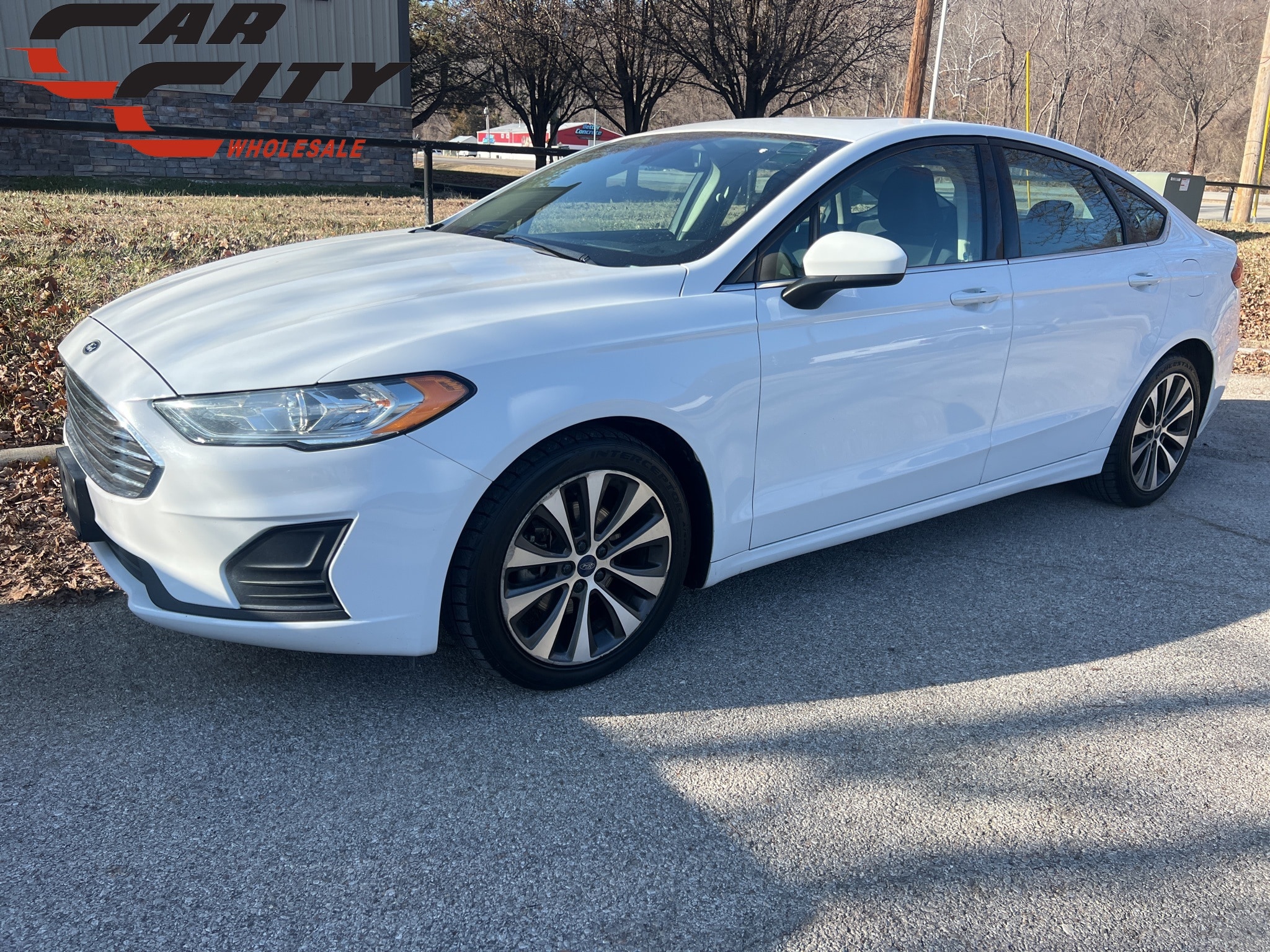 2019 Ford Fusion SE's photo