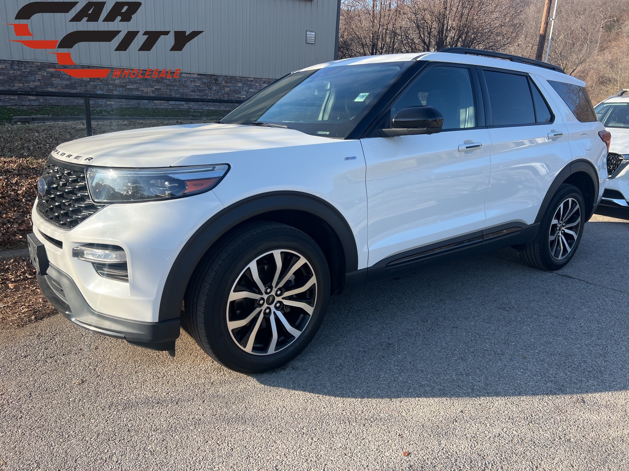2022 Ford Explorer ST-LINE's photo