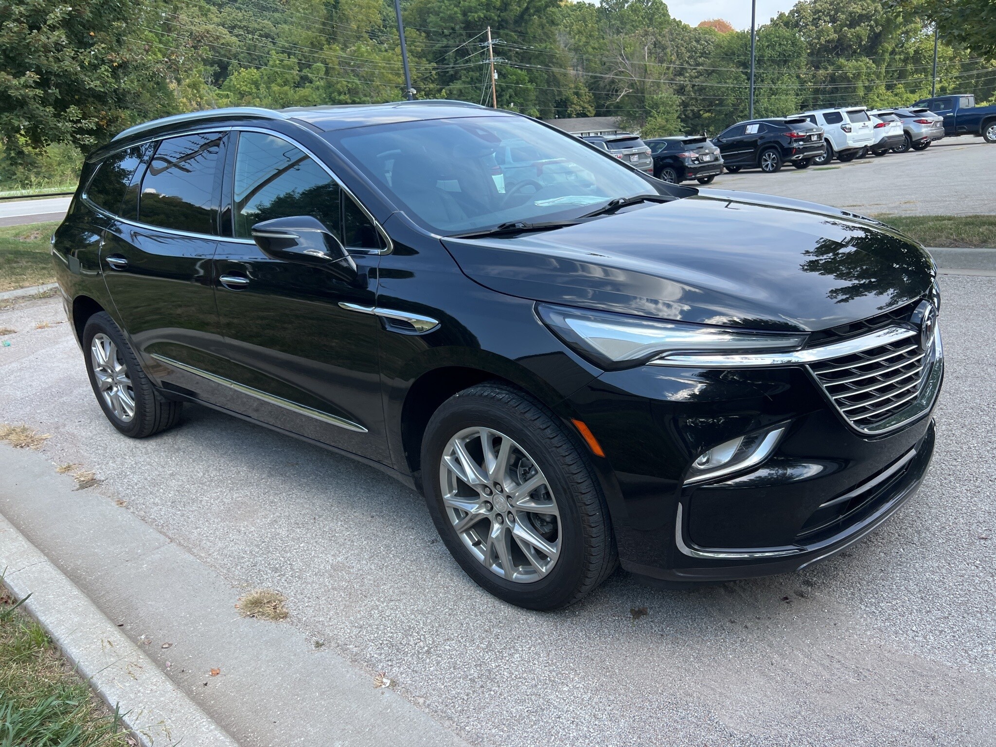 2022 Buick Enclave Essence photo 3