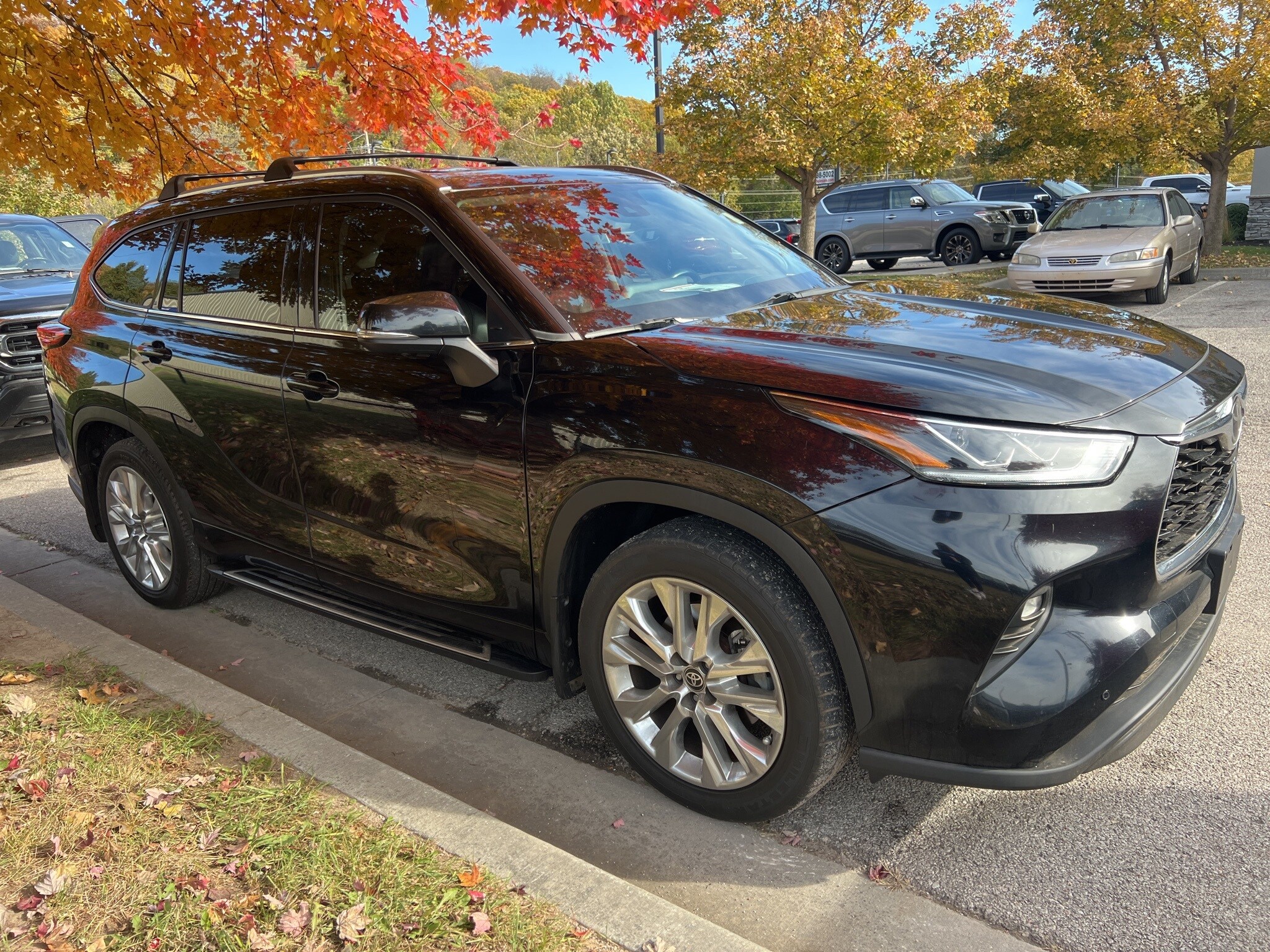2022 Toyota Highlander Limited photo 3