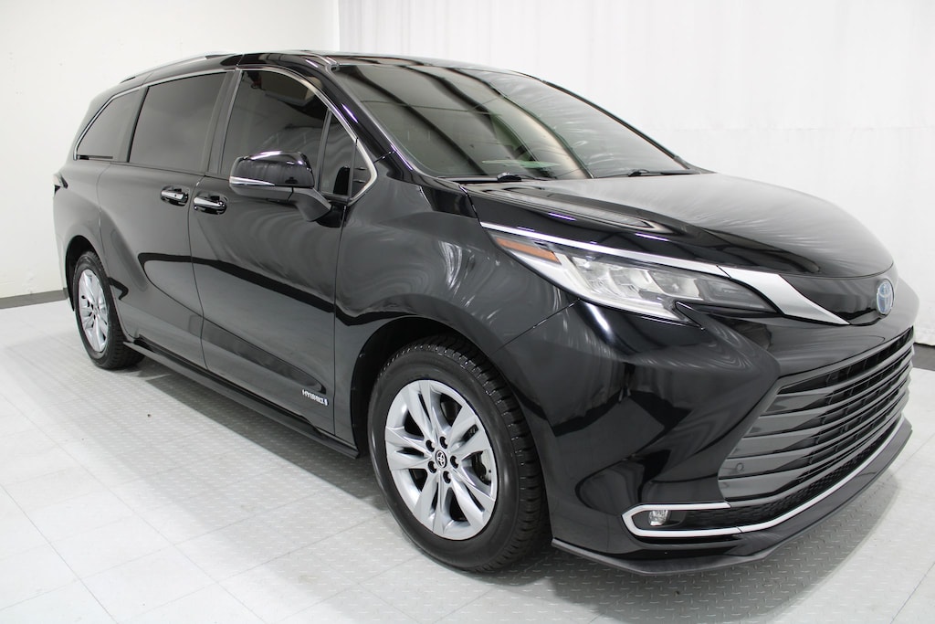 Used 2021 Toyota Sienna Limited Minivan/Van