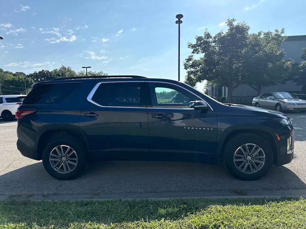 Used 2023 Chevrolet Traverse LT SUV