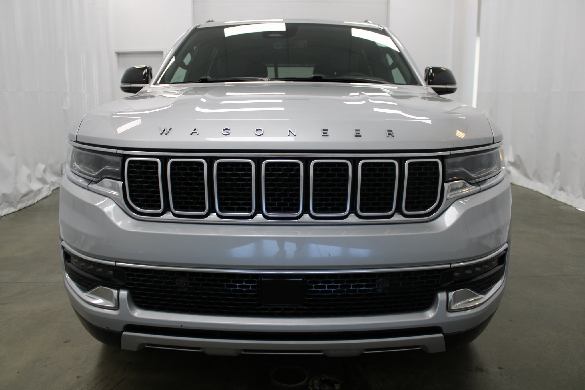 2024 Jeep Wagoneer L Series II photo 2