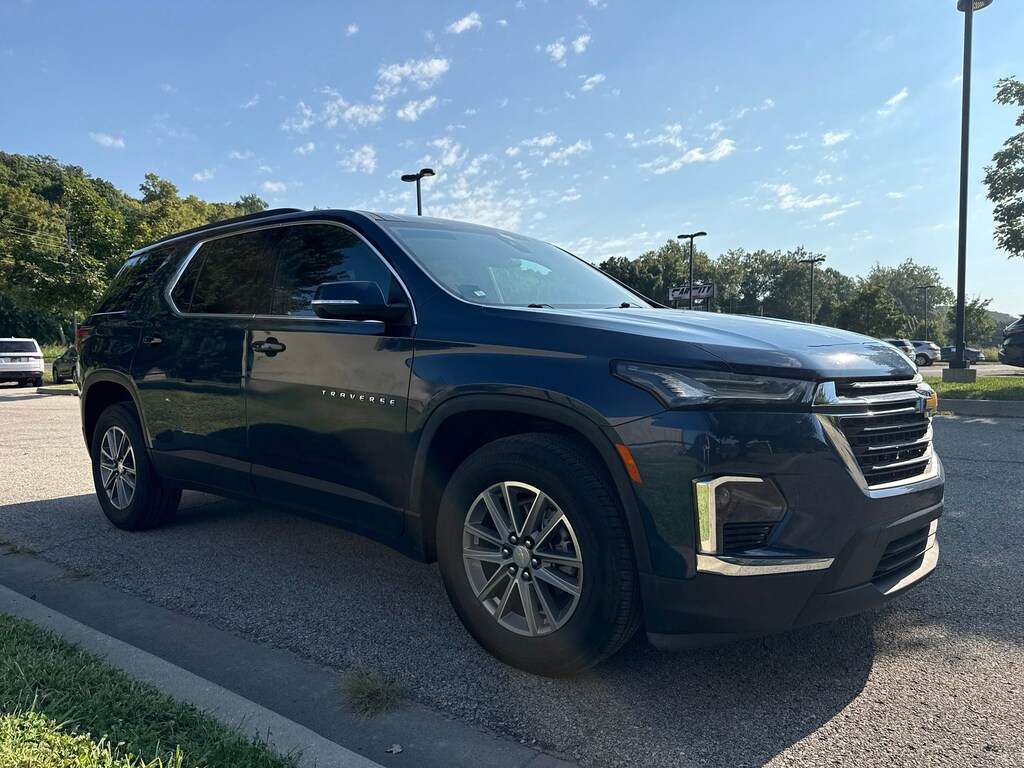 Used 2023 Chevrolet Traverse LT SUV