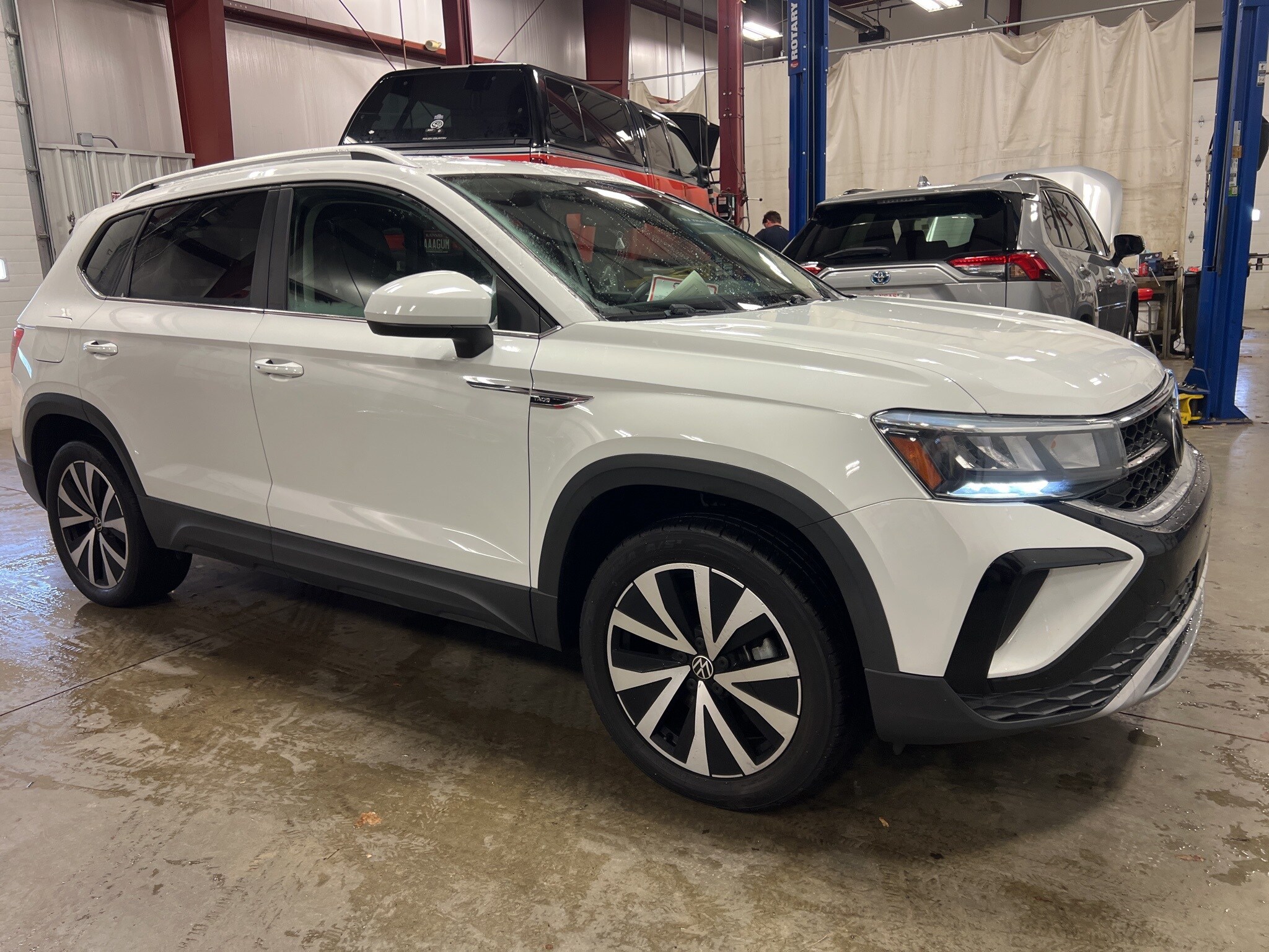 2022 Volkswagen Taos SE photo 3