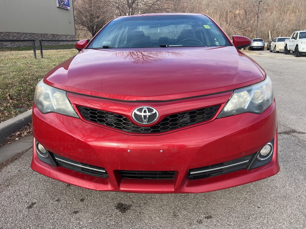 Used 2014 Toyota Camry SE Sedan