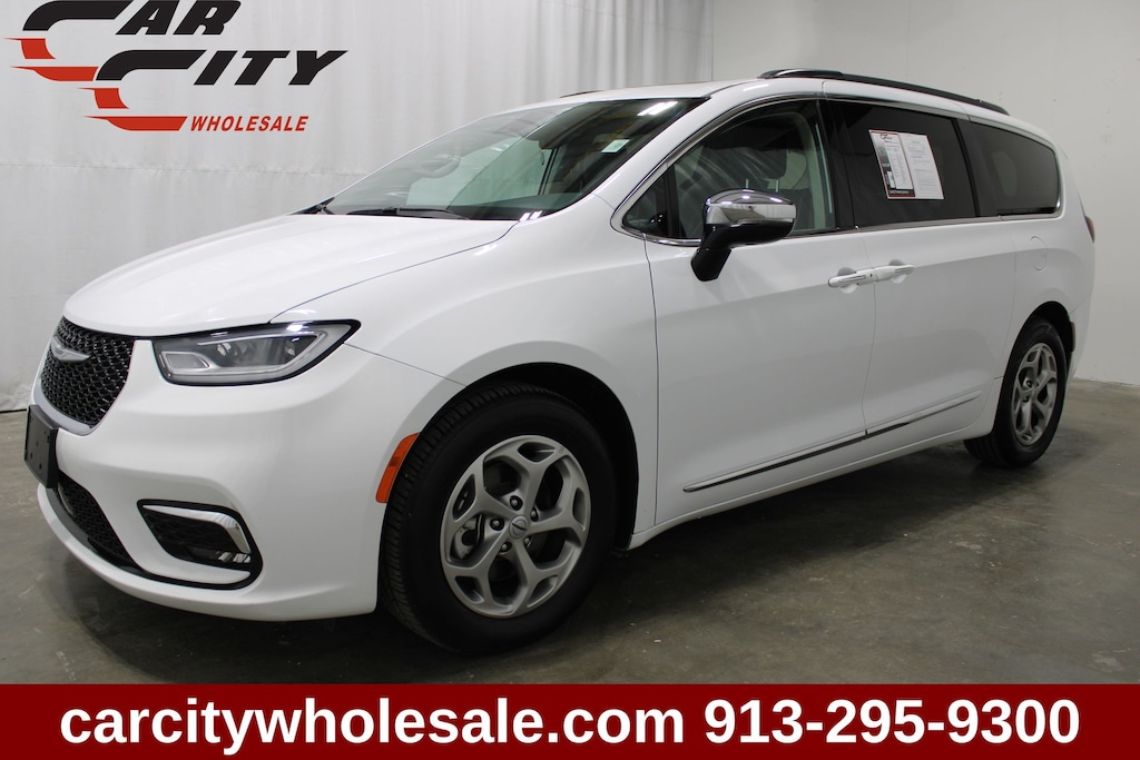 Used 2023 Chrysler Pacifica Limited Minivan/Van