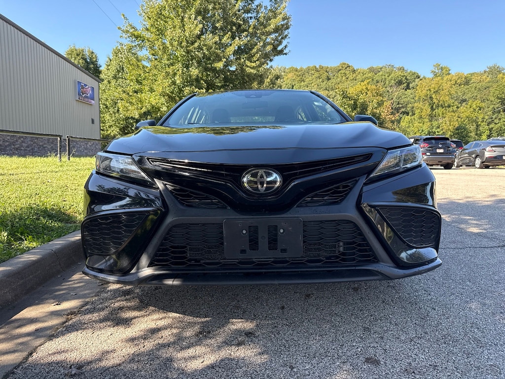 Used 2022 Toyota Camry SE Sedan