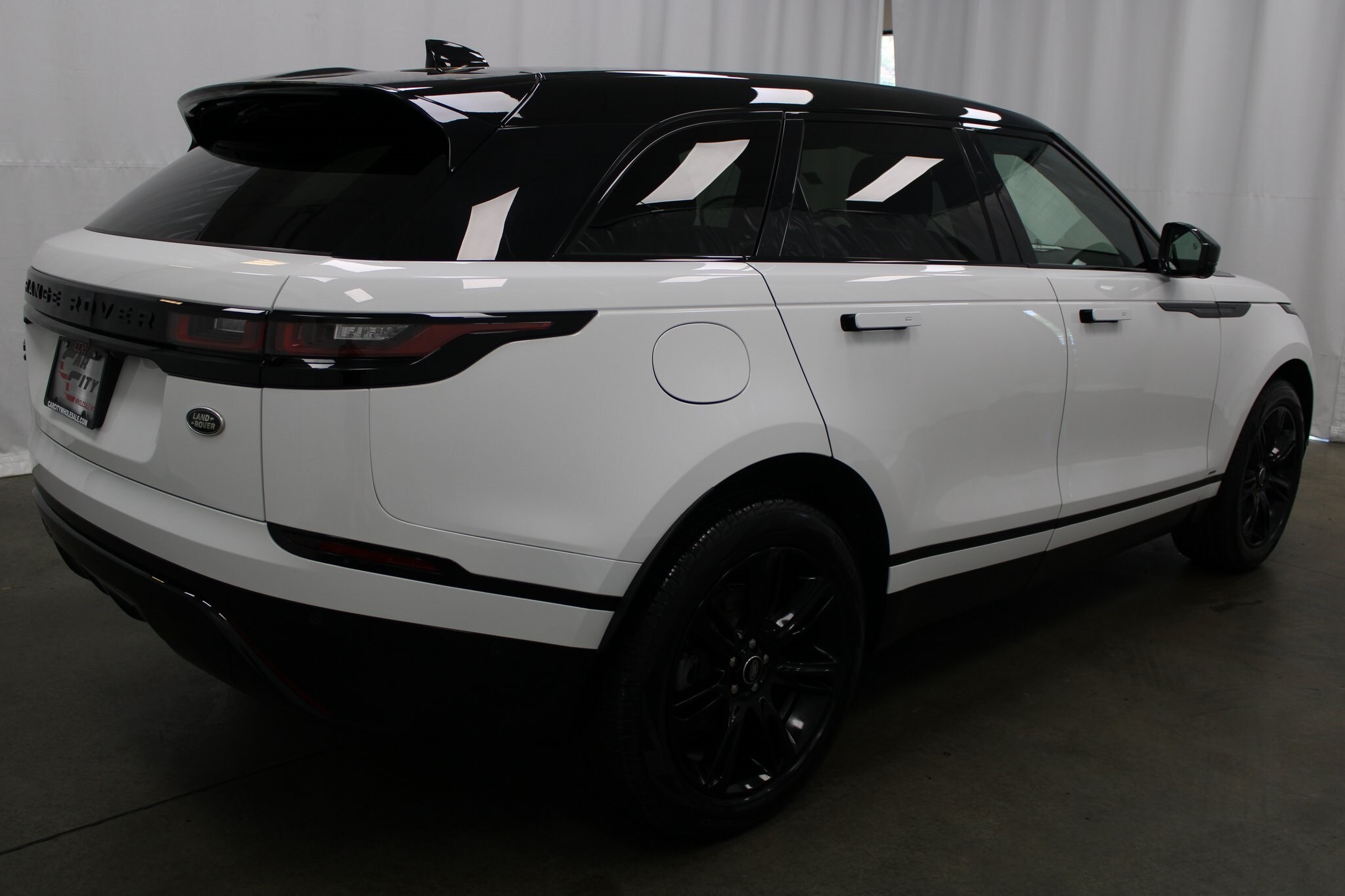 2021 Land Rover Range Rover Velar P250 R-Dynamic S photo 4