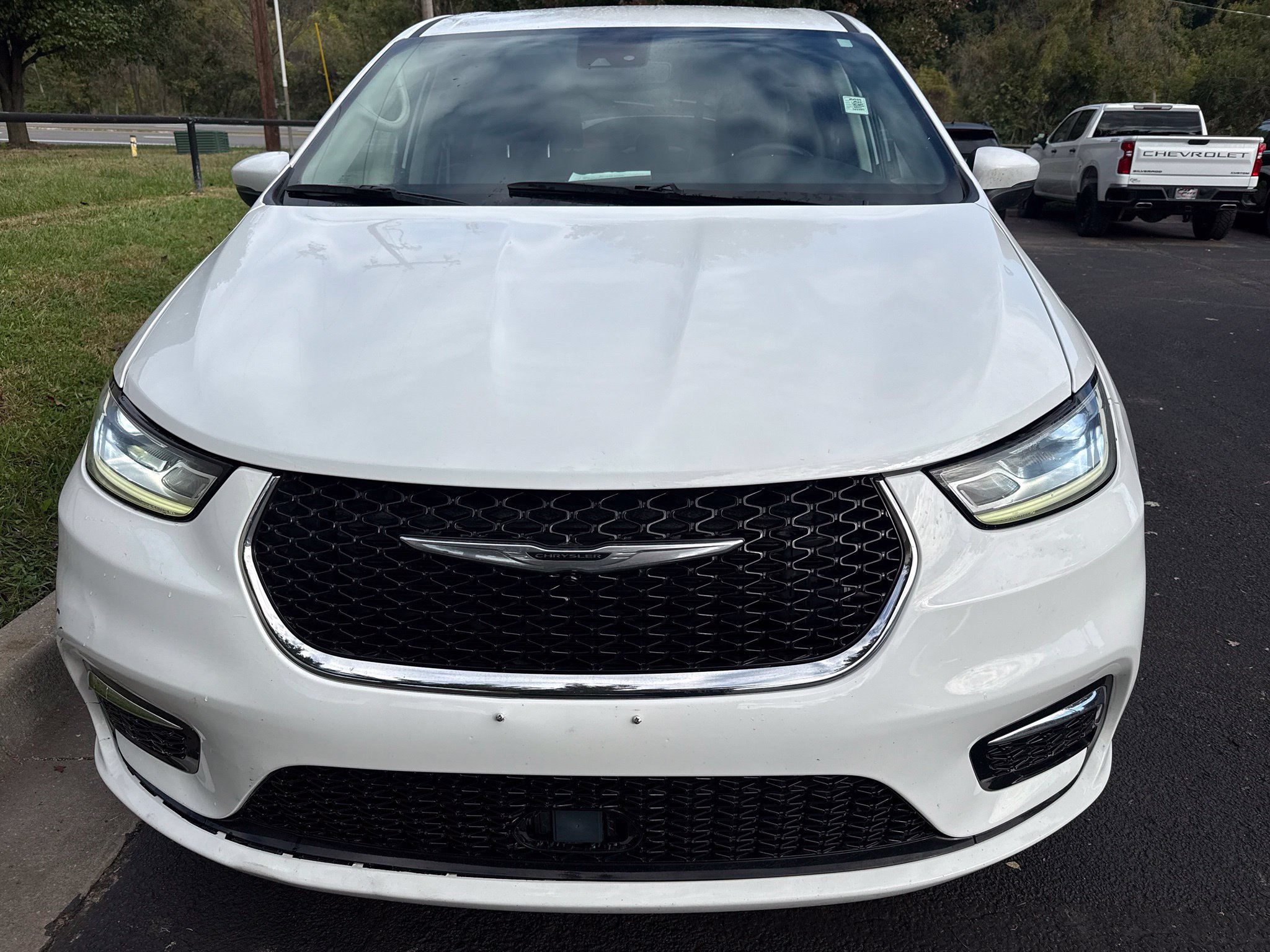 Used 2023 Chrysler Pacifica Touring L Minivan/Van
