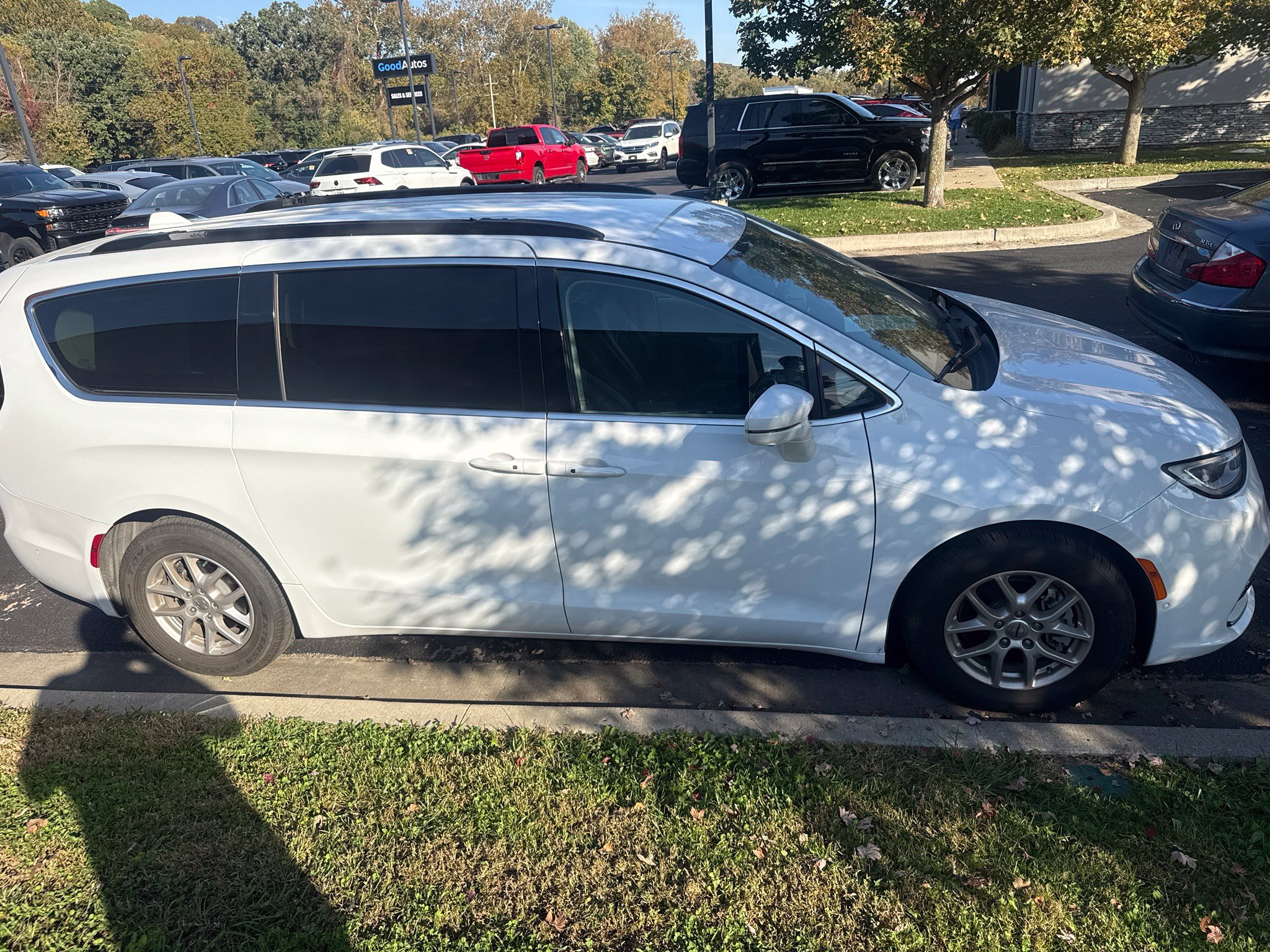 Used 2022 Chrysler Pacifica Touring L Minivan/Van