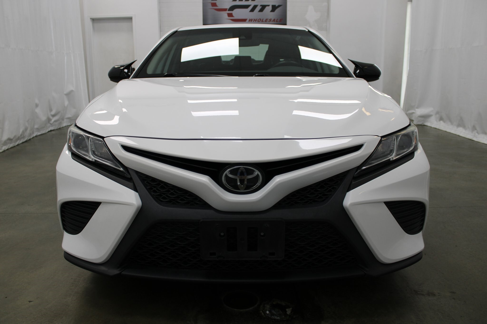 2020 Toyota Camry SE photo 2