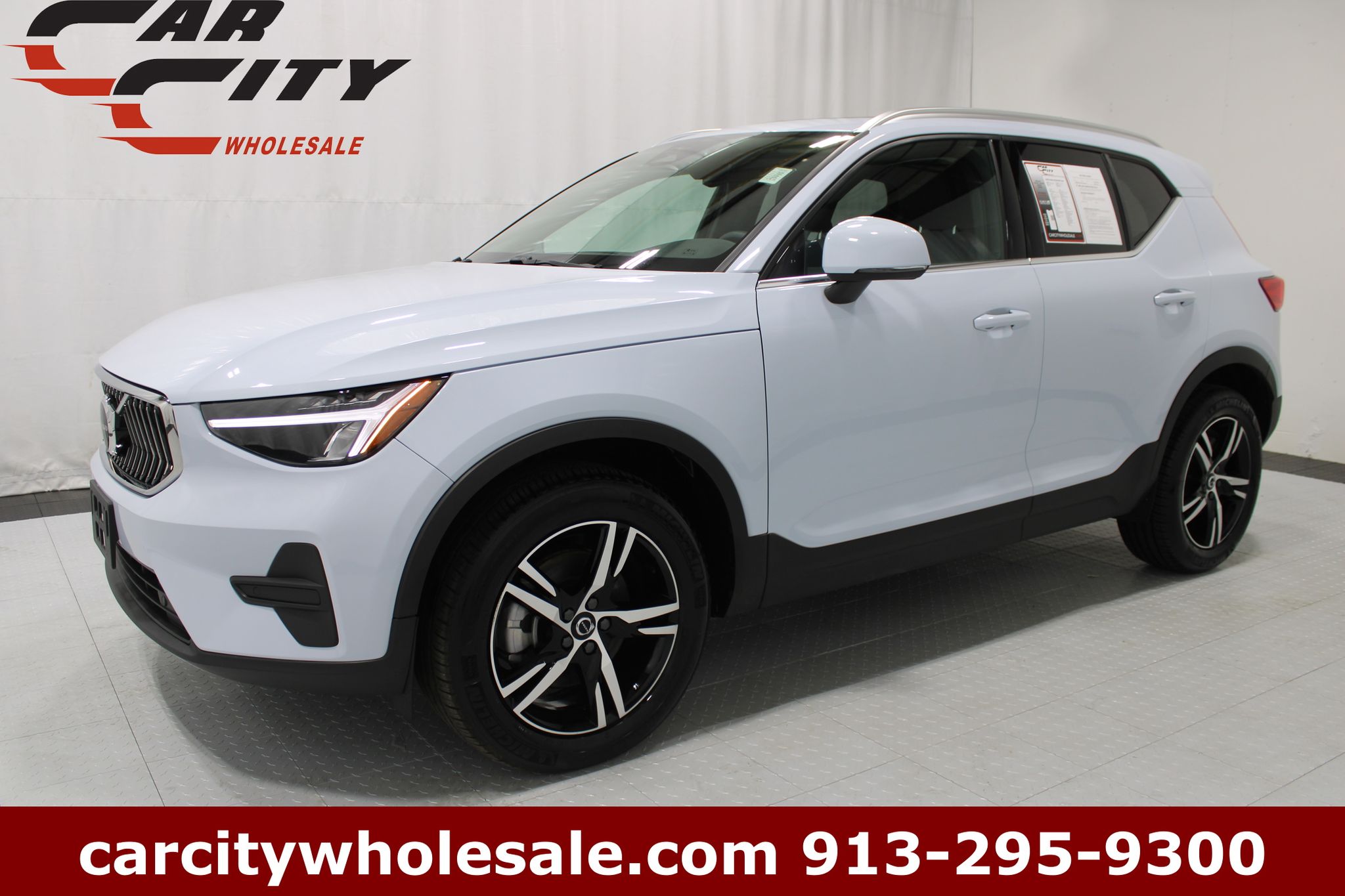 2025 Volvo XC40 B5 Core Bright AWD's photo