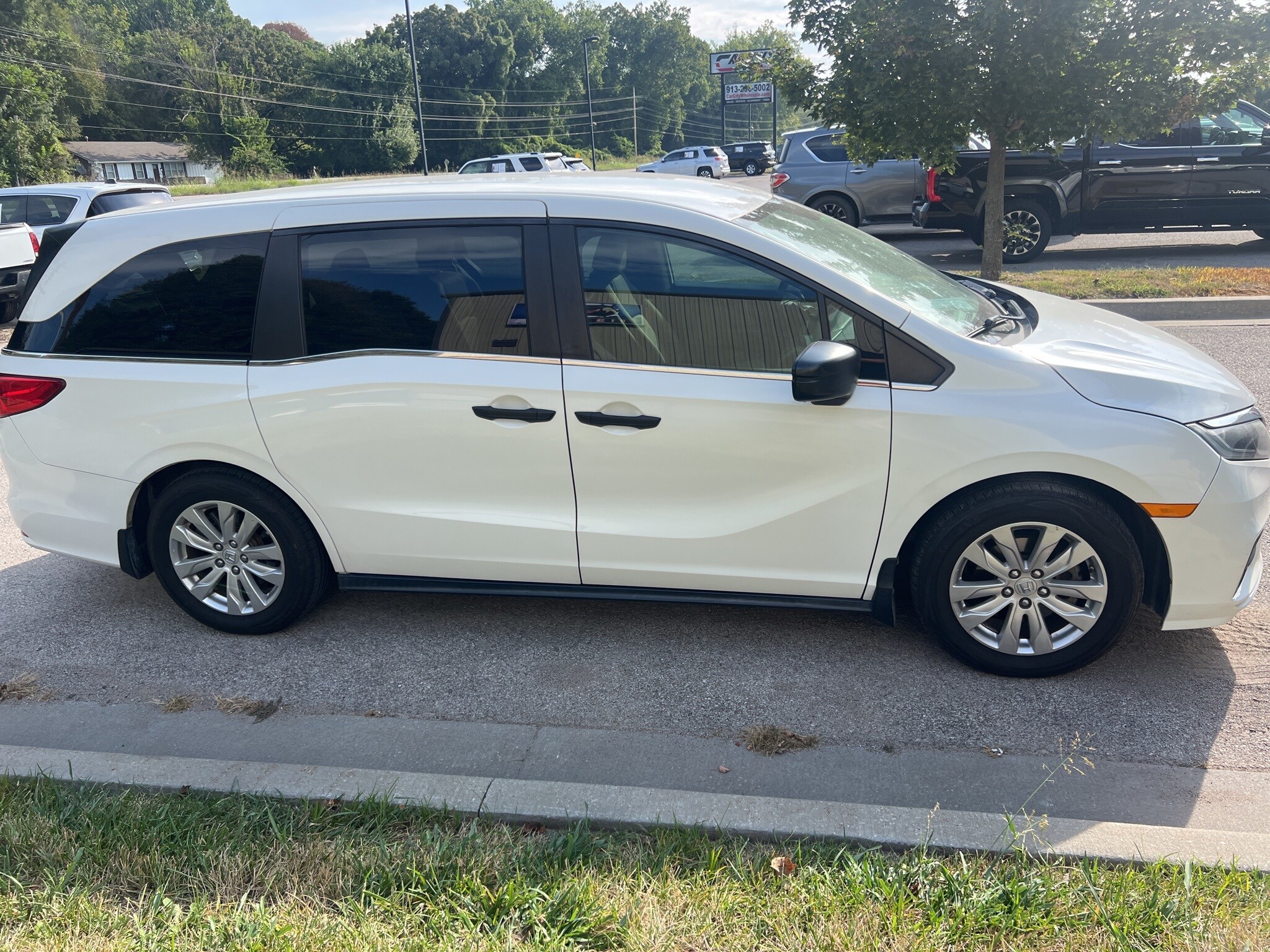 2018 Honda Odyssey LX photo 3
