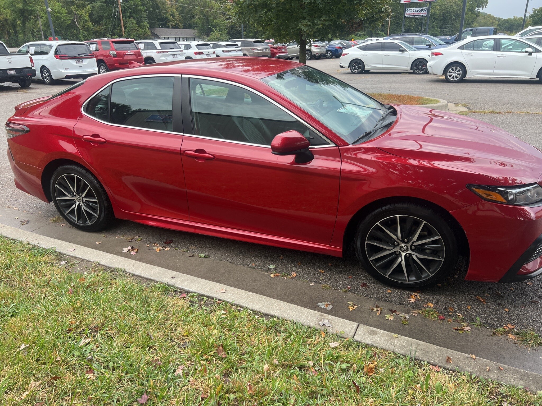 2021 Toyota Camry SE photo 4
