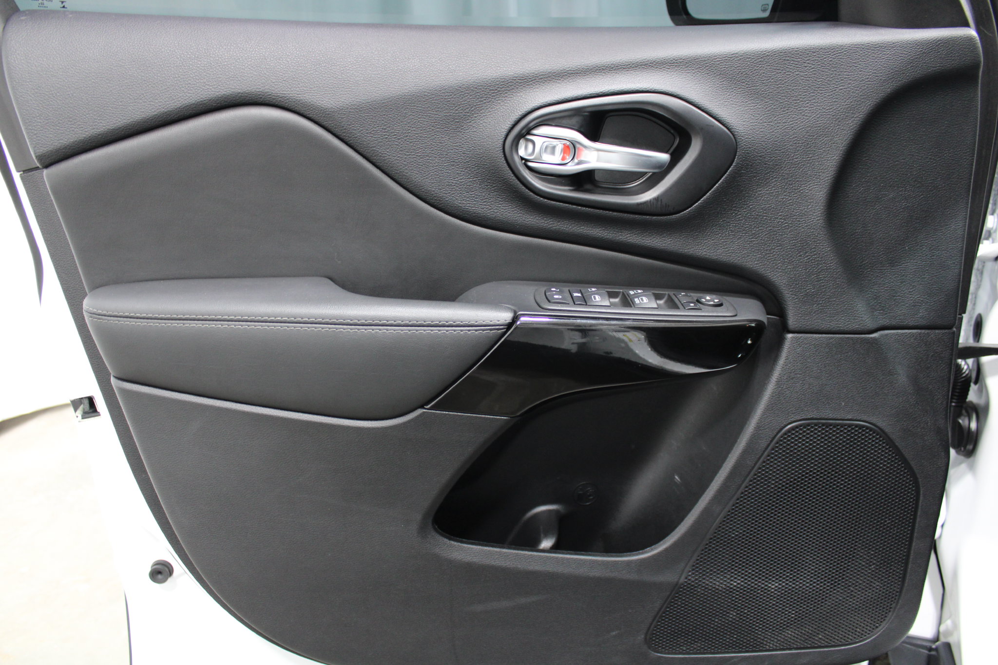 2023 Jeep Cherokee Altitude Lux - Photo 11