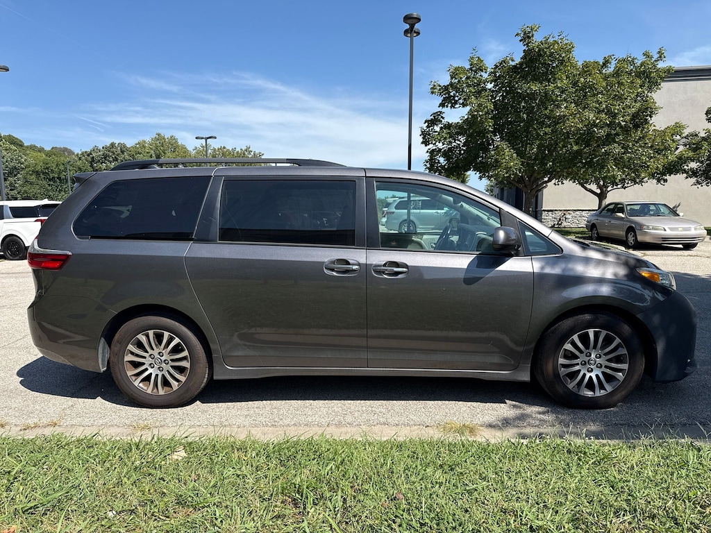 Used 2020 Toyota Sienna XLE Minivan/Van