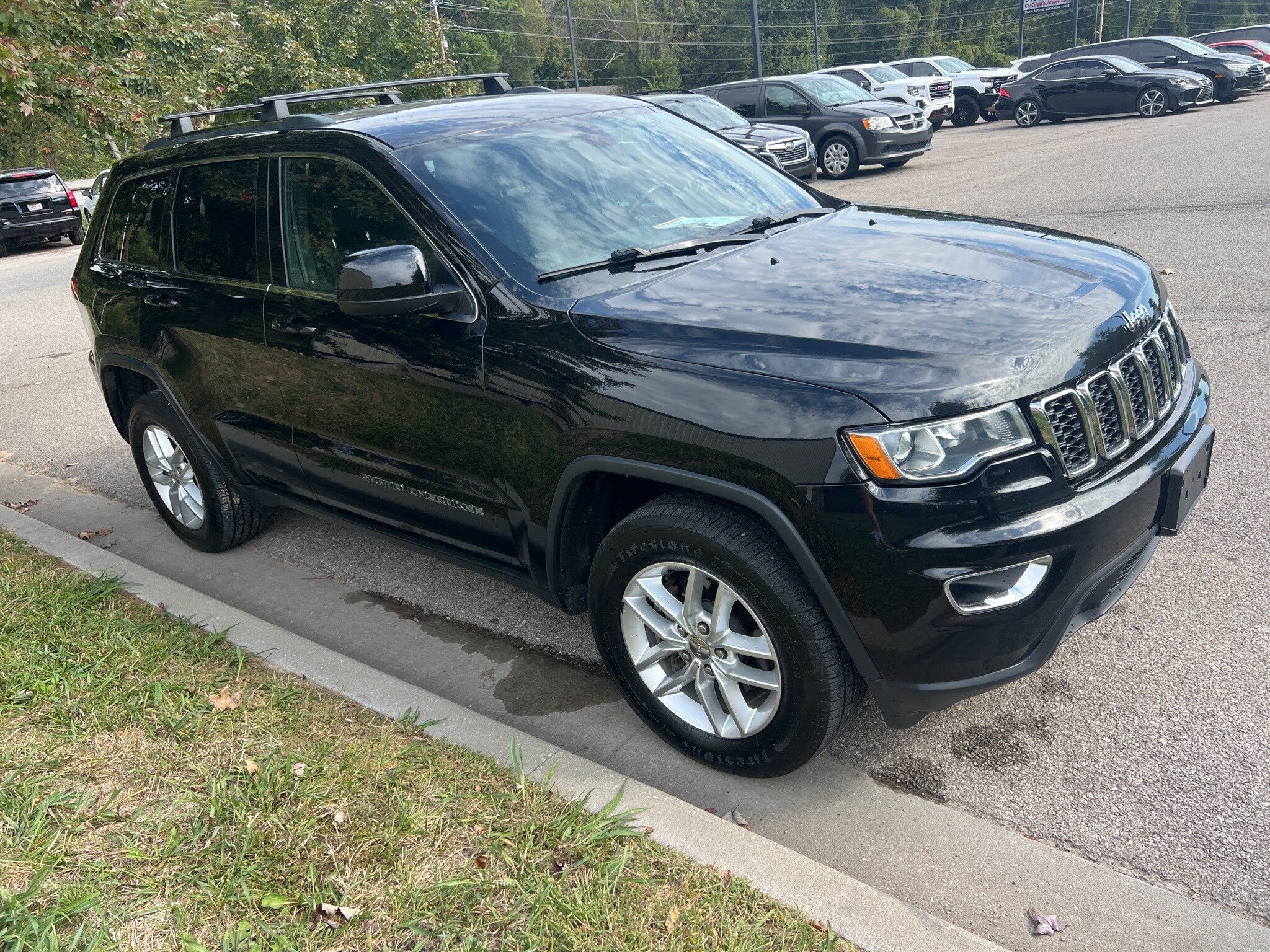 2018 Jeep Grand Cherokee Laredo photo 3