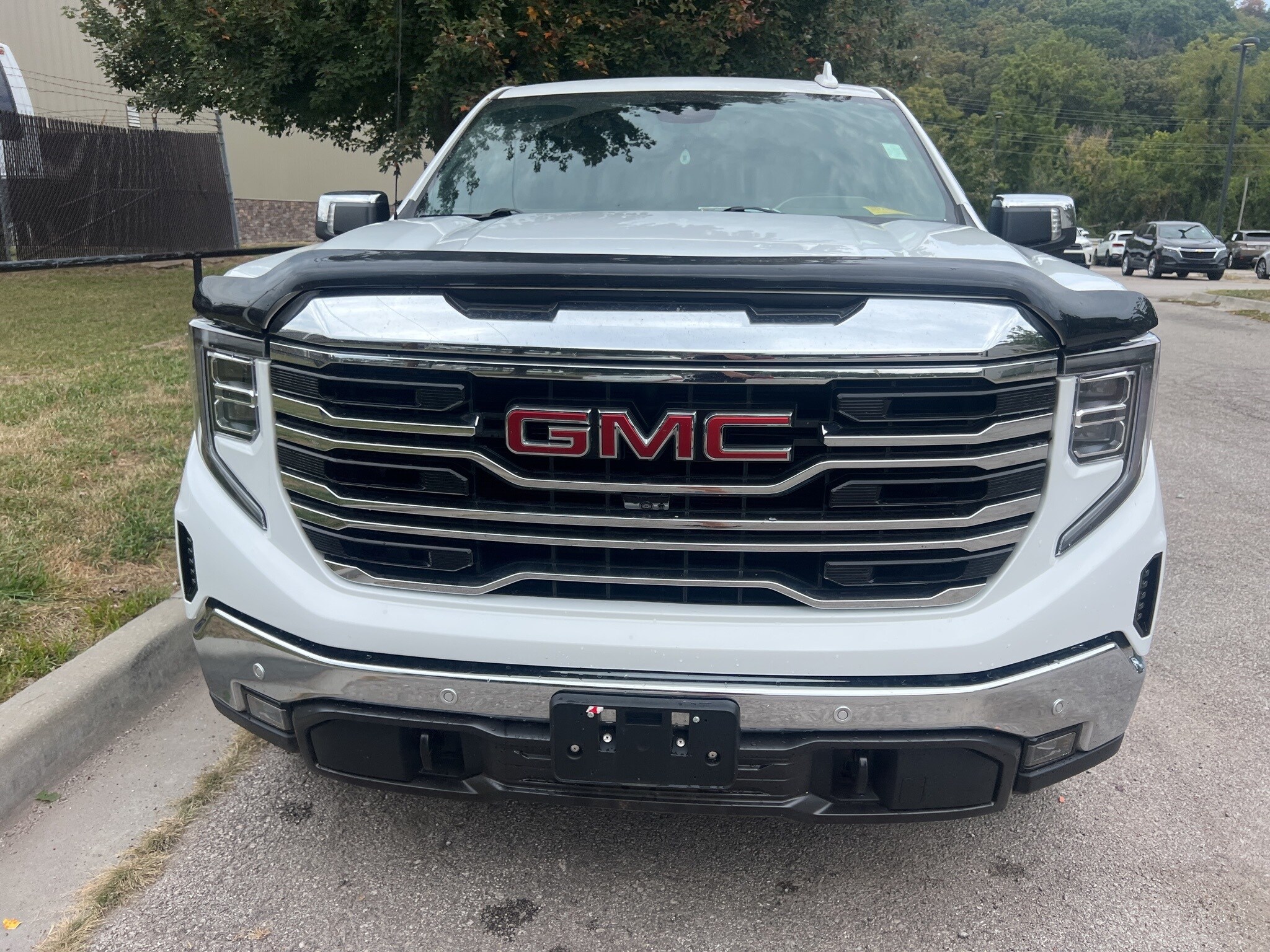 2024 Gmc Sierra 1500 SLT photo 2