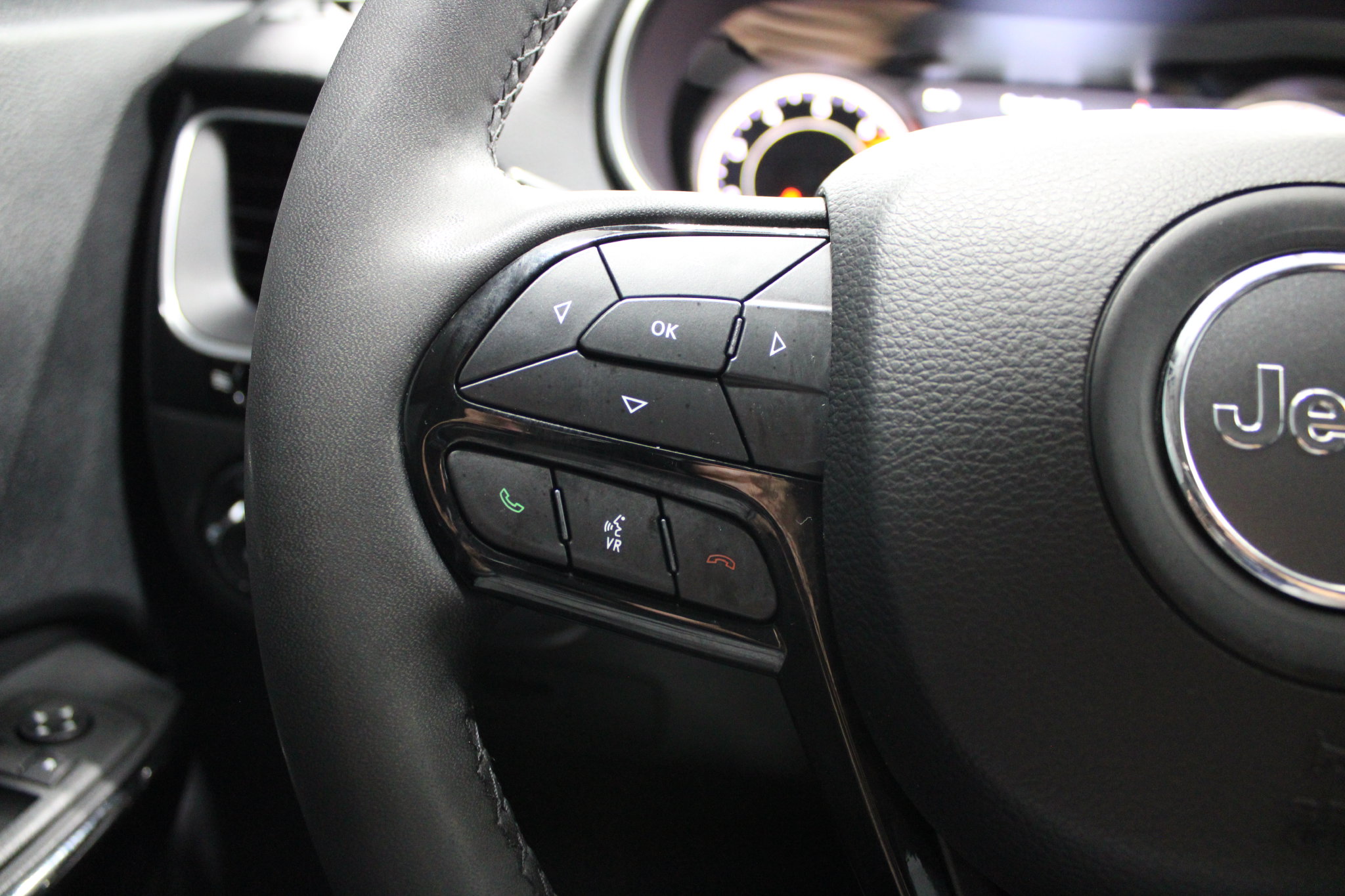 2023 Jeep Cherokee Altitude Lux - Photo 40