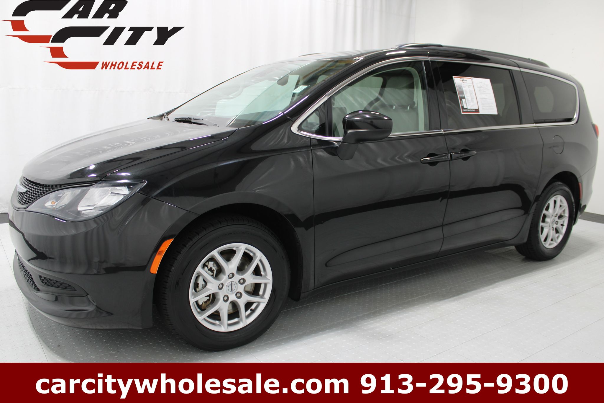 2021 Chrysler Voyager LXI's photo