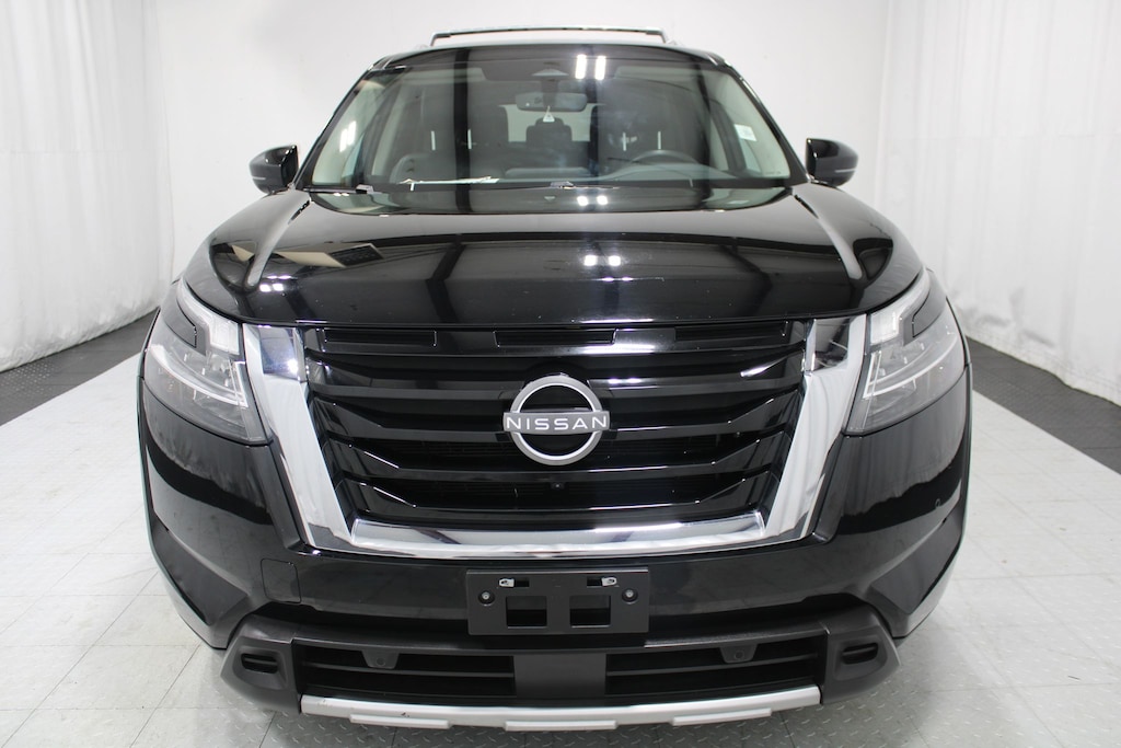 Used 2024 Nissan Pathfinder SL SUV