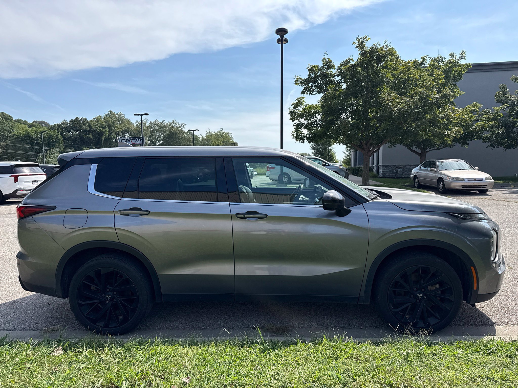 Used 2023 Mitsubishi Outlander SE SUV