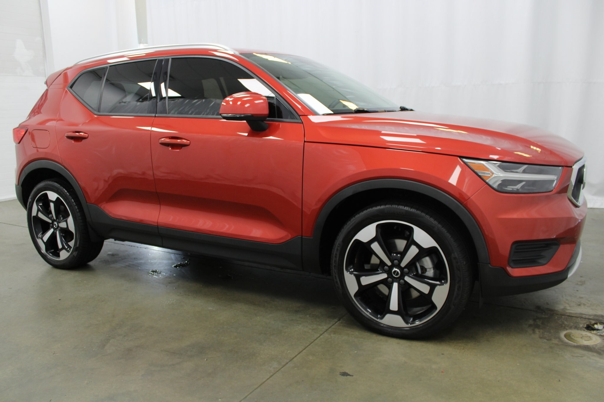 2022 Volvo XC40 Momentum photo 2
