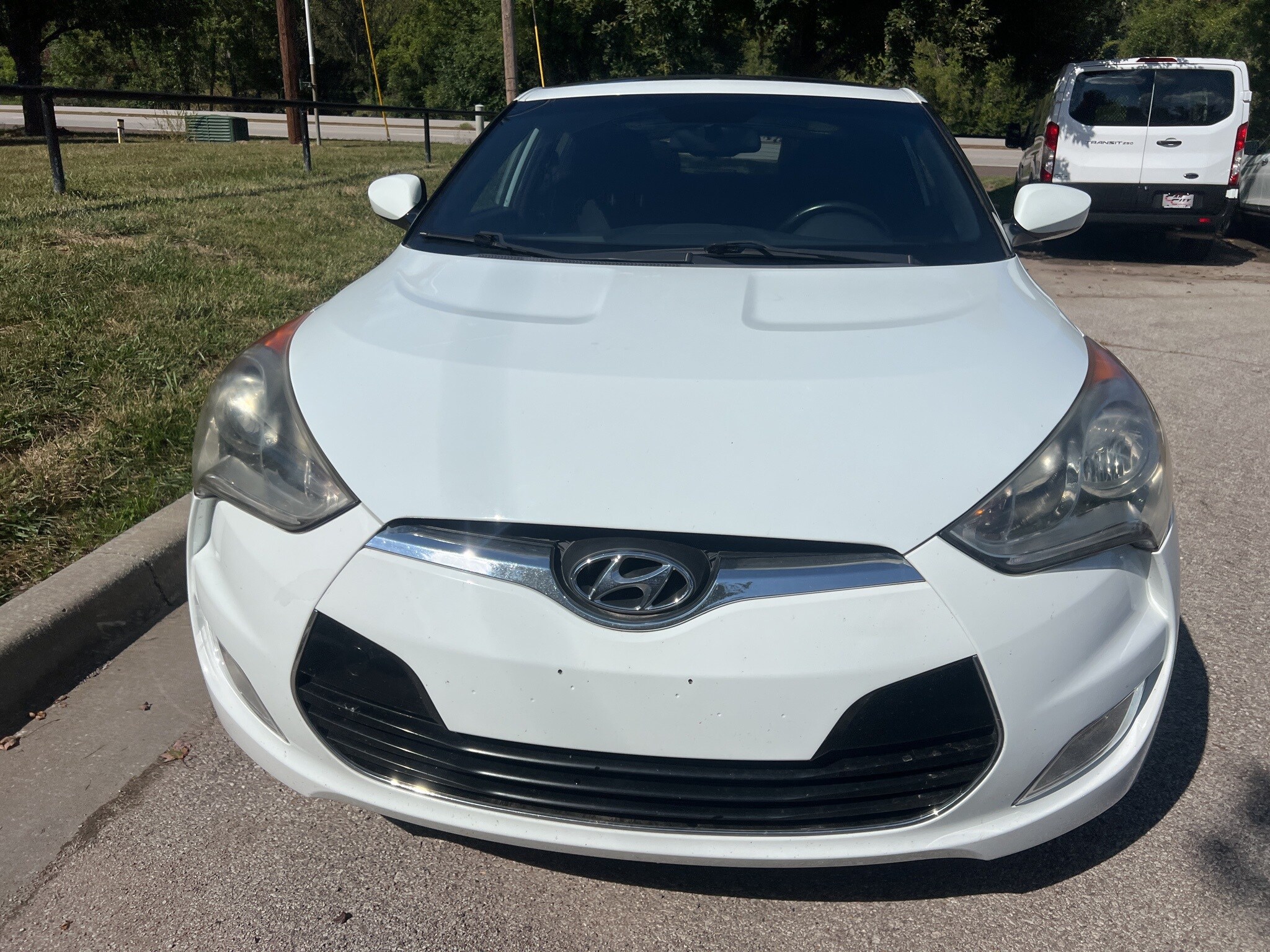 2016 Hyundai Veloster Base photo 2