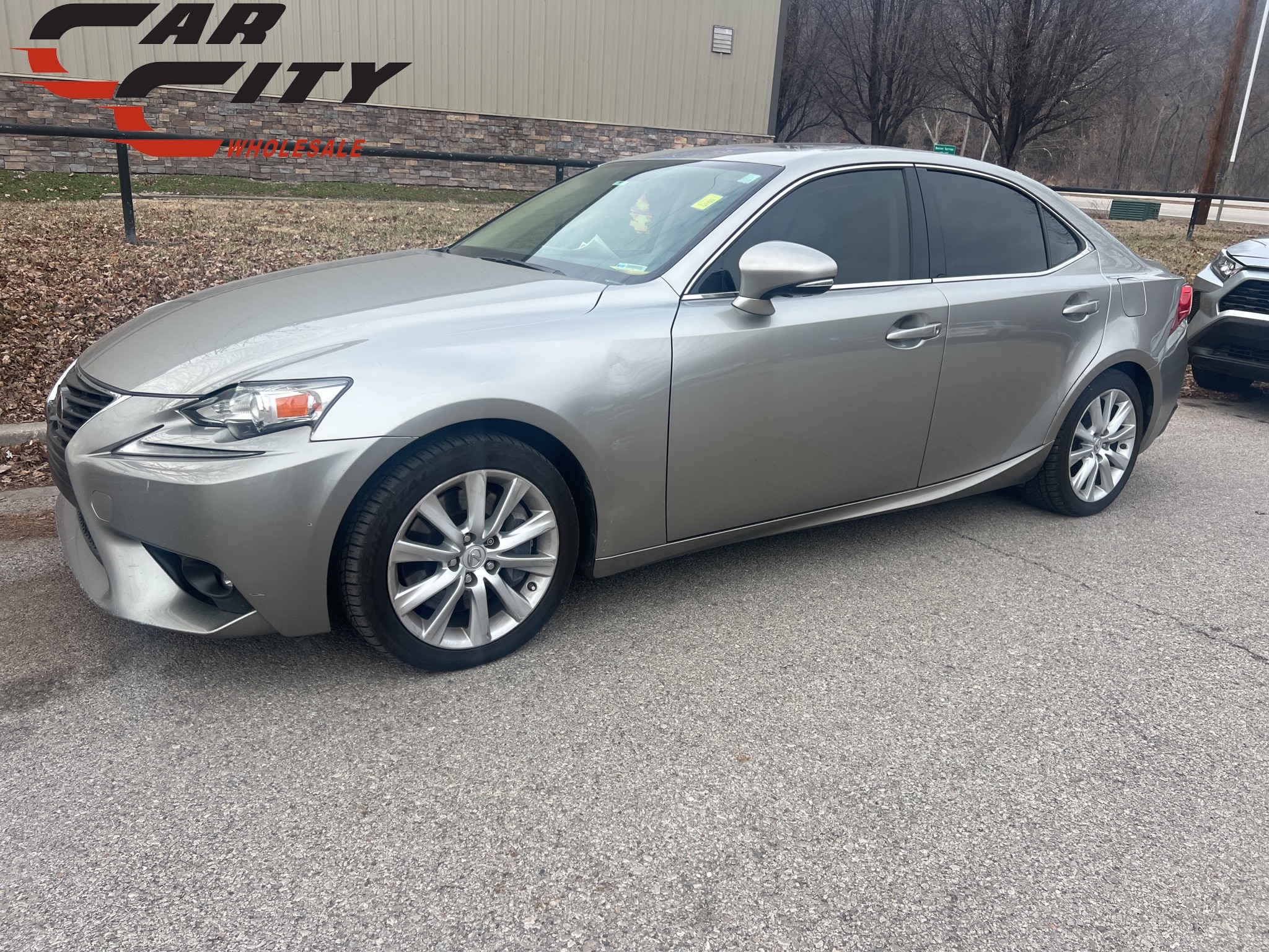 2016 Lexus IS 200t's photo