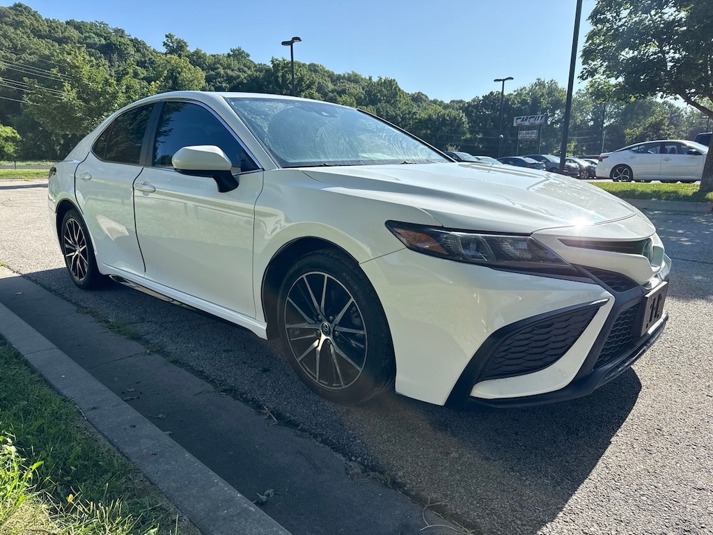 Used 2021 Toyota Camry SE Sedan