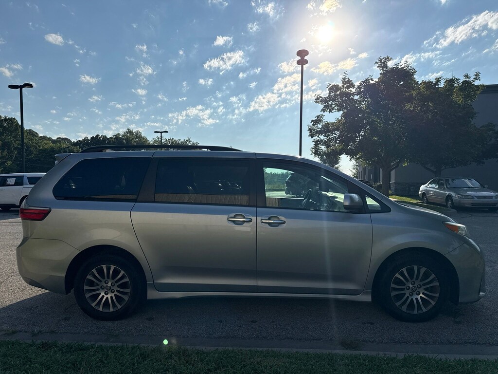 Used 2020 Toyota Sienna XLE Minivan/Van