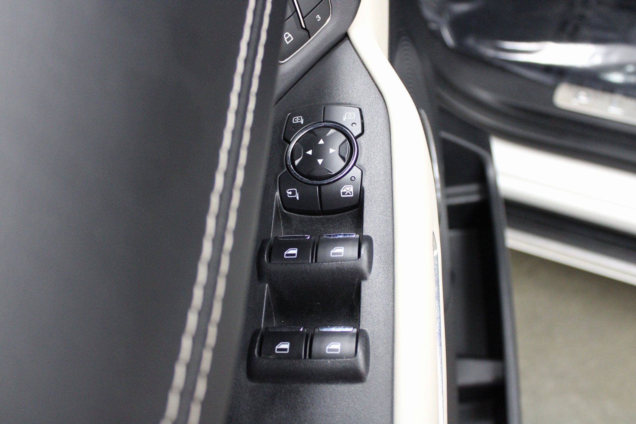 2021 Ford Expedition Platinum - Photo 16