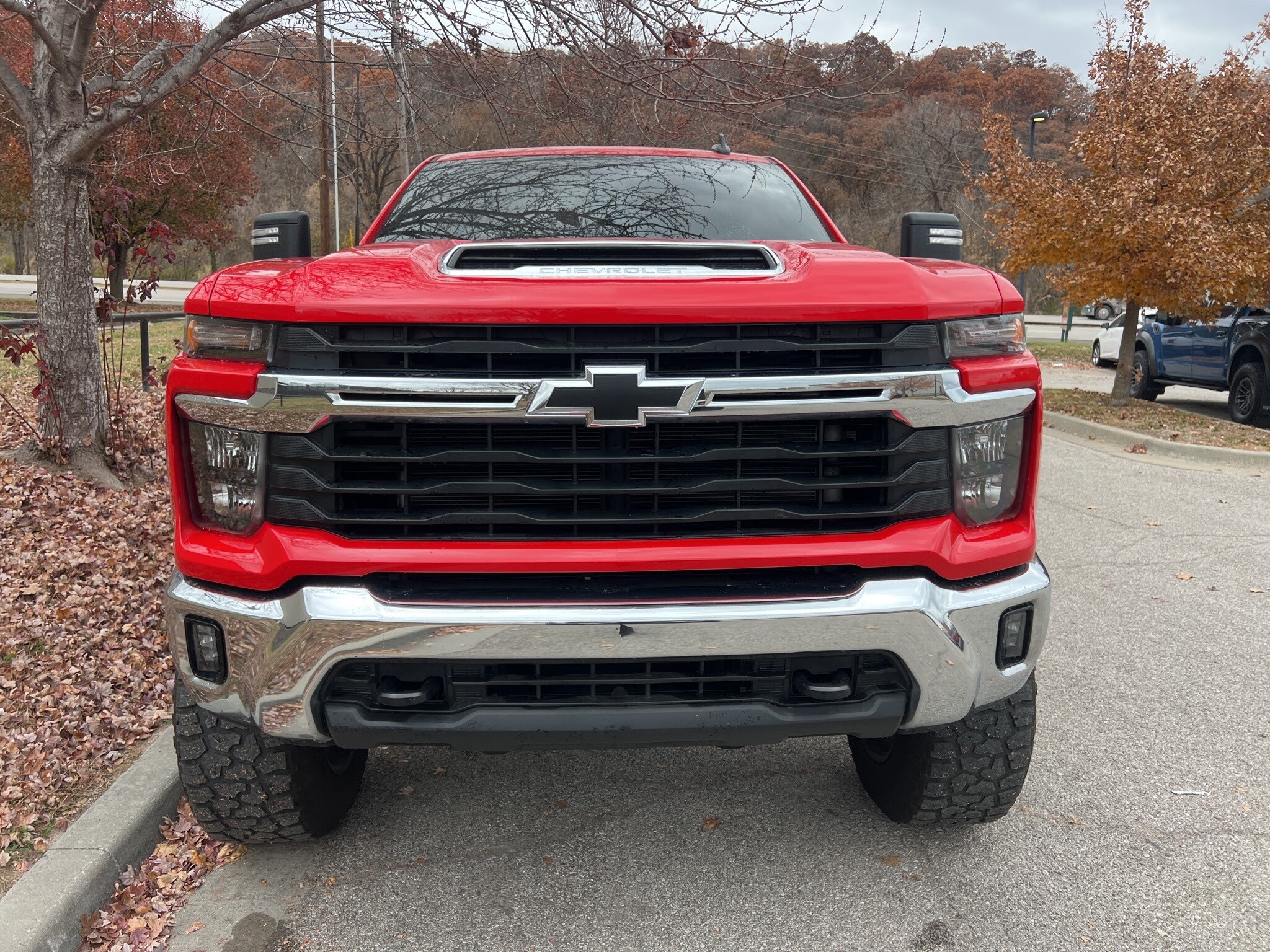 2025 Chevrolet Silverado 2500HD LT photo 2