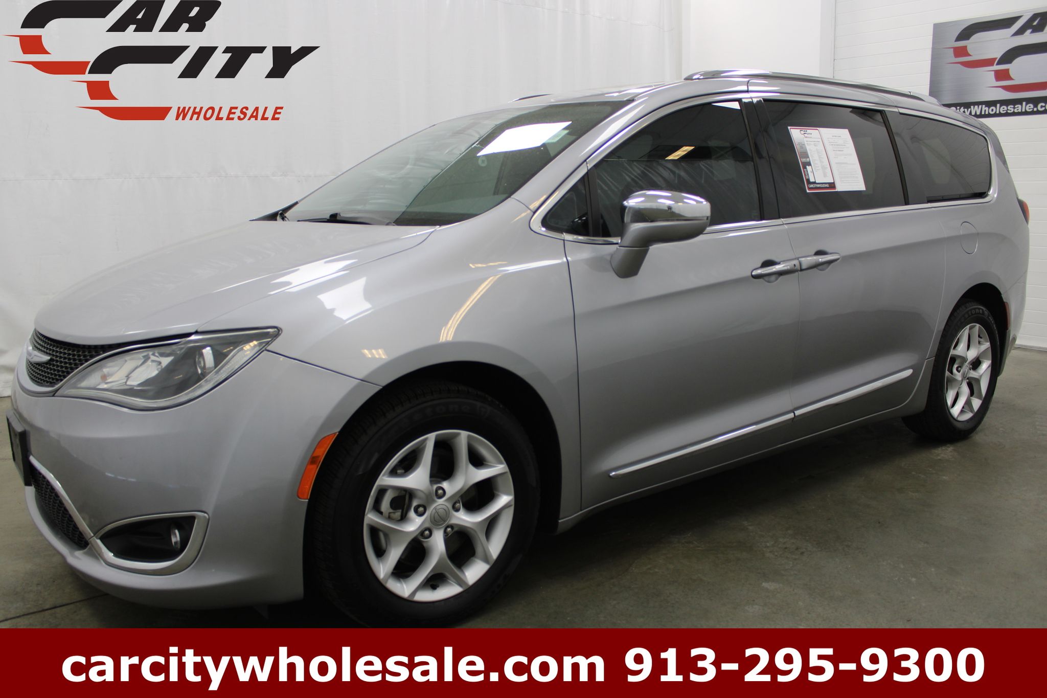 2020 Chrysler Pacifica Limited's photo