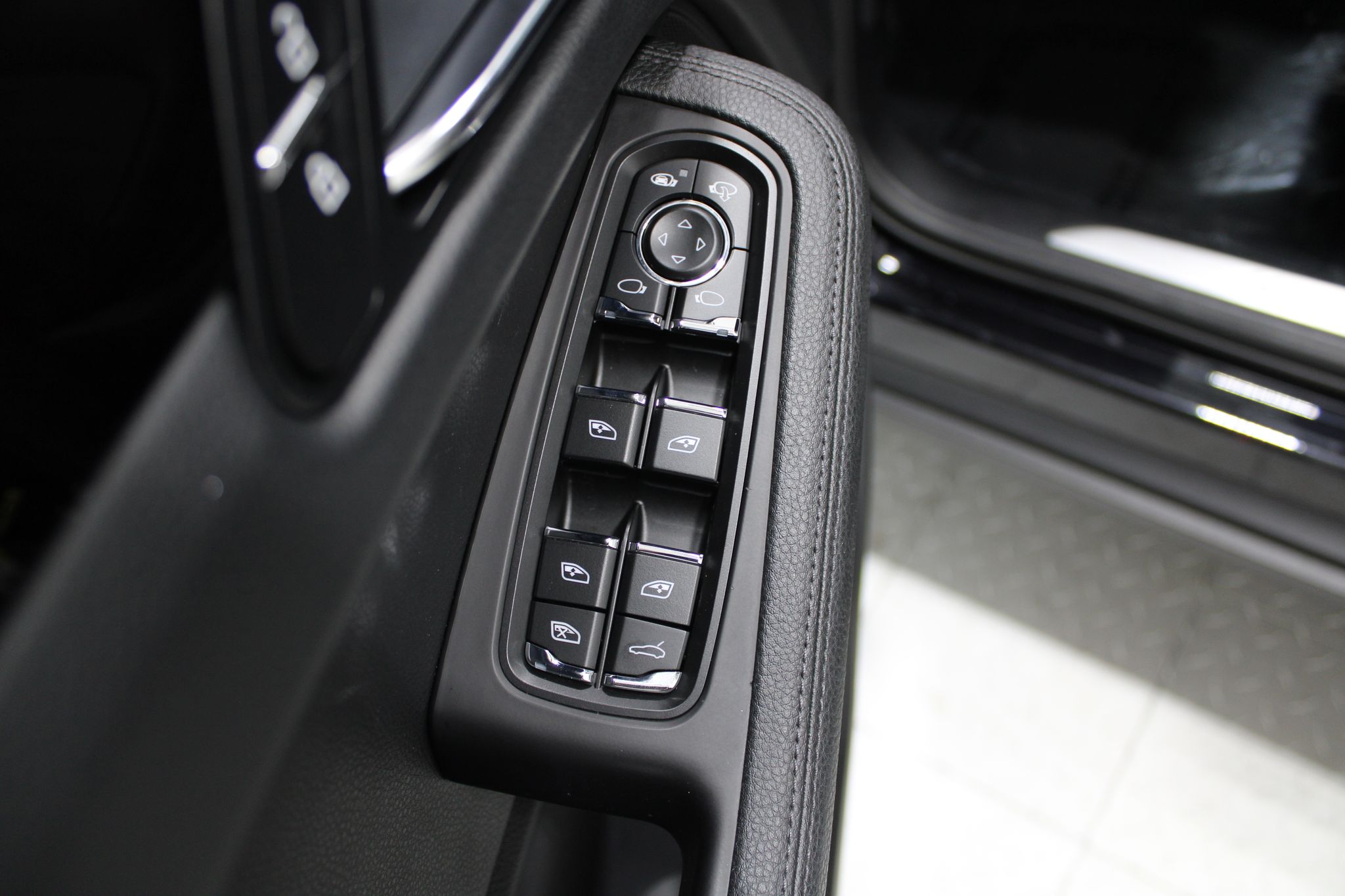 2021 Porsche Macan S - Photo 41