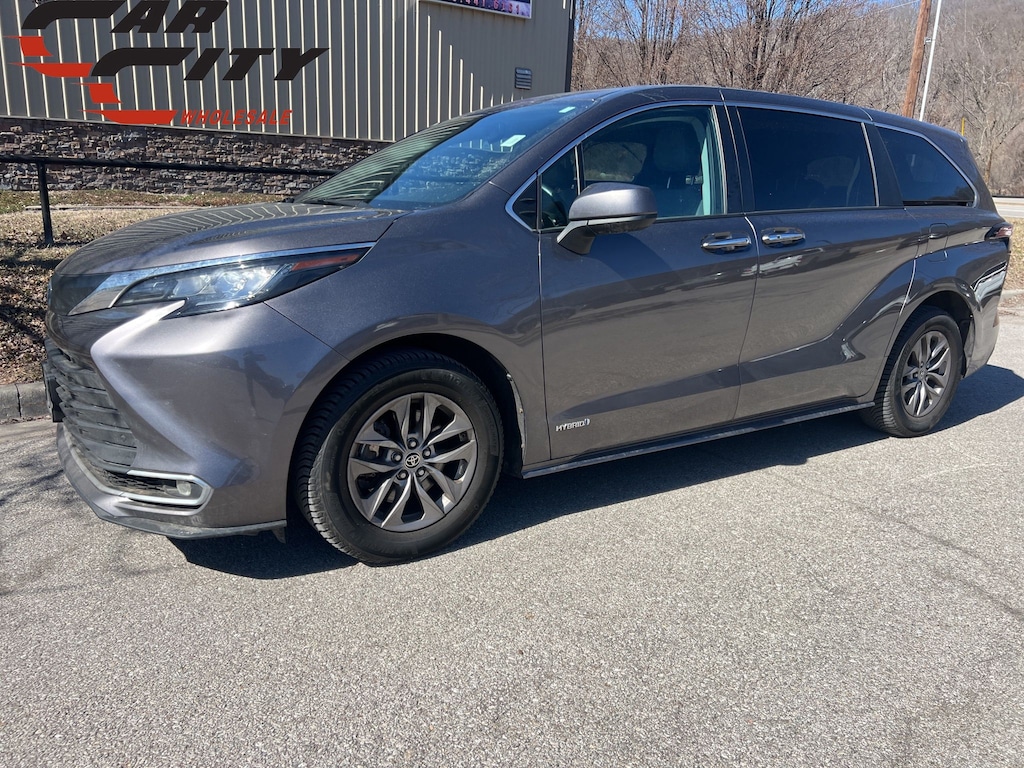 Used 2021 Toyota Sienna XLE Minivan/Van