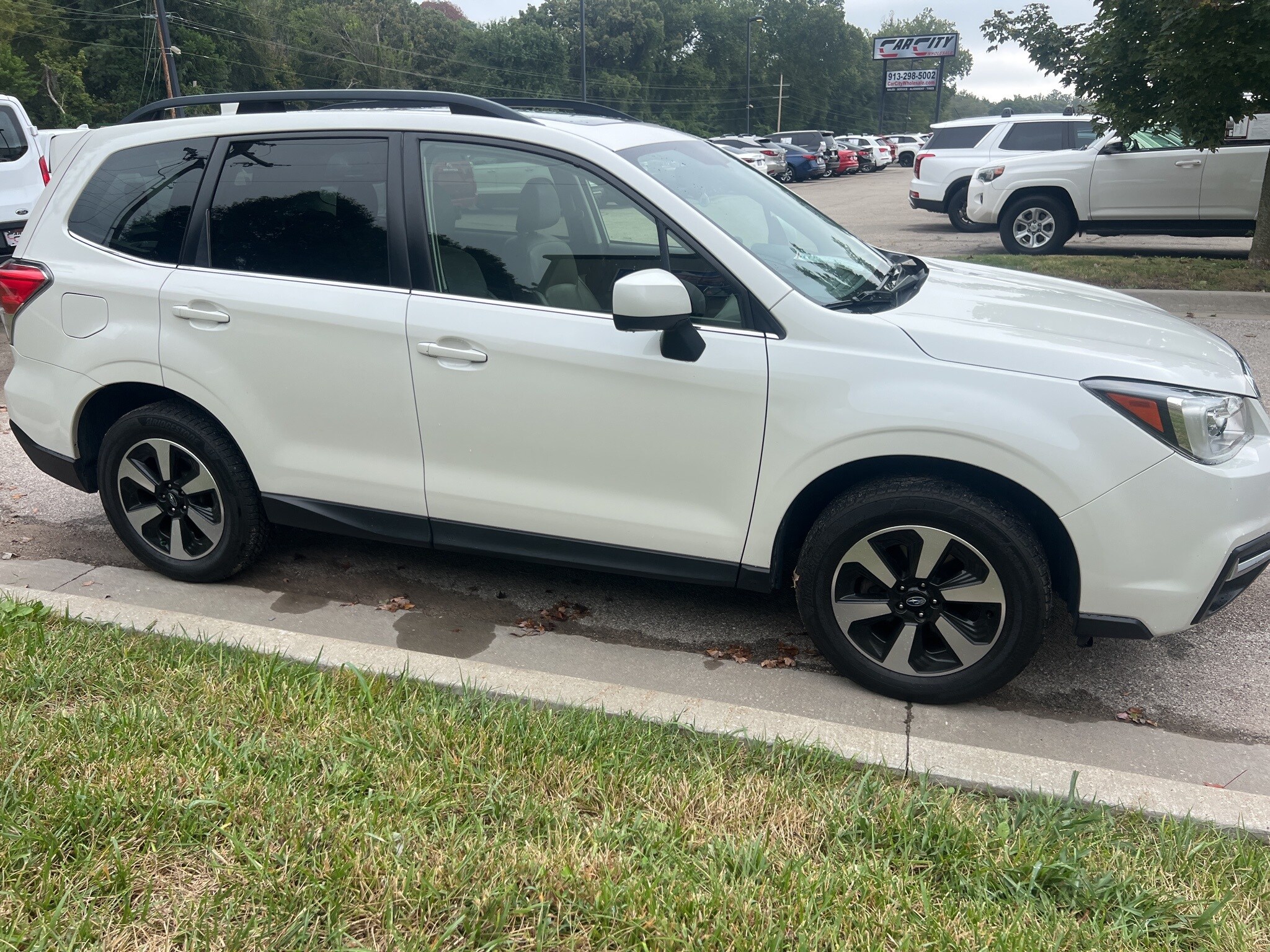 2017 Subaru Forester 2.5i Limited photo 2
