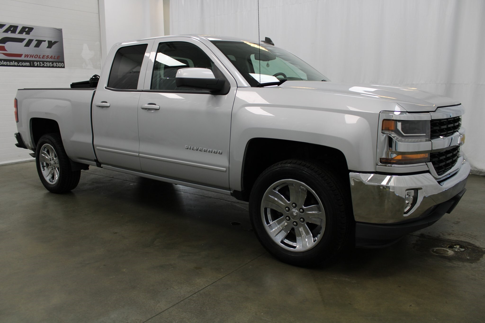 2017 Chevrolet Silverado 1500 LT photo 3