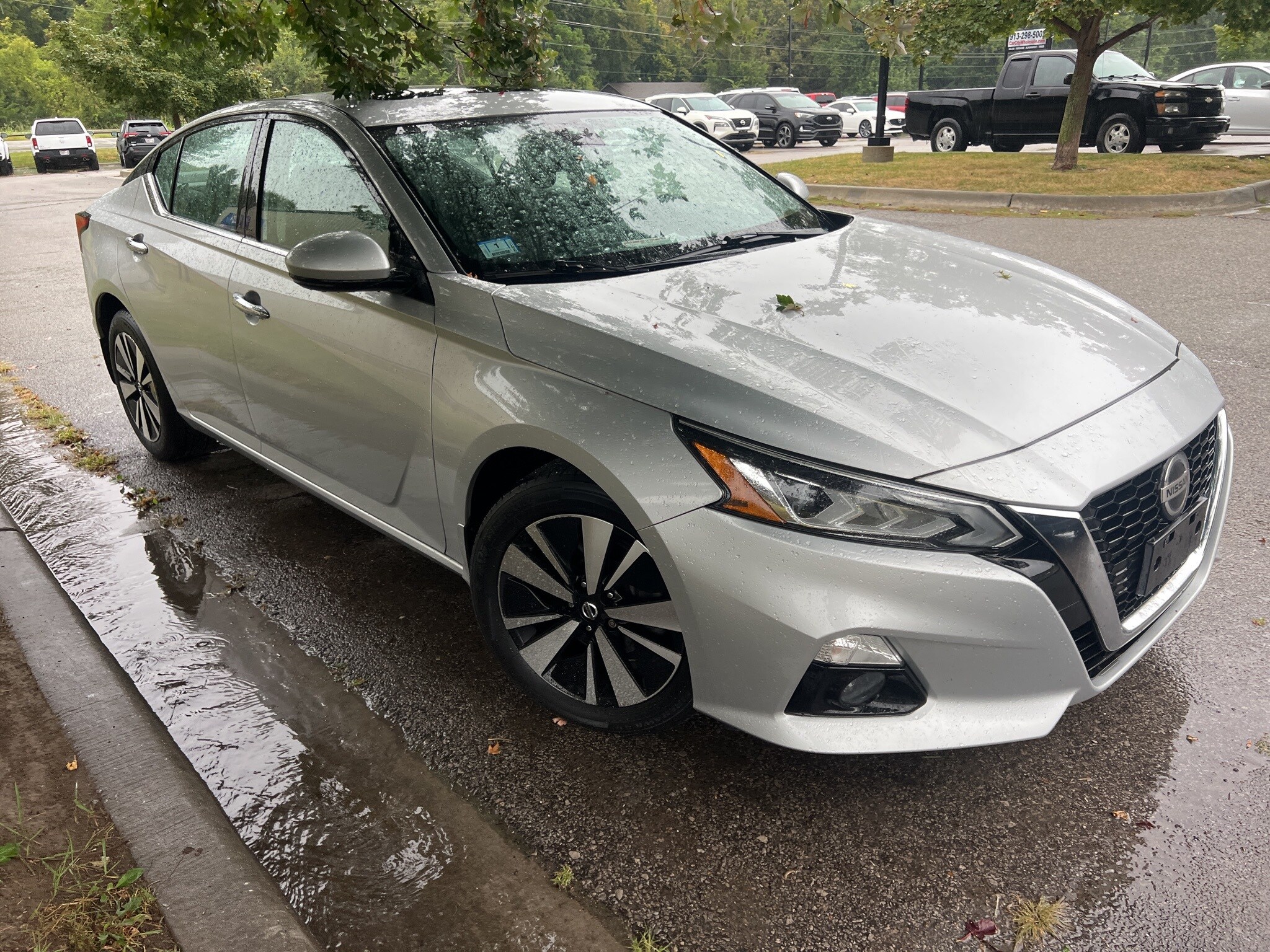 2019 Nissan Altima 2.5 SV photo 2