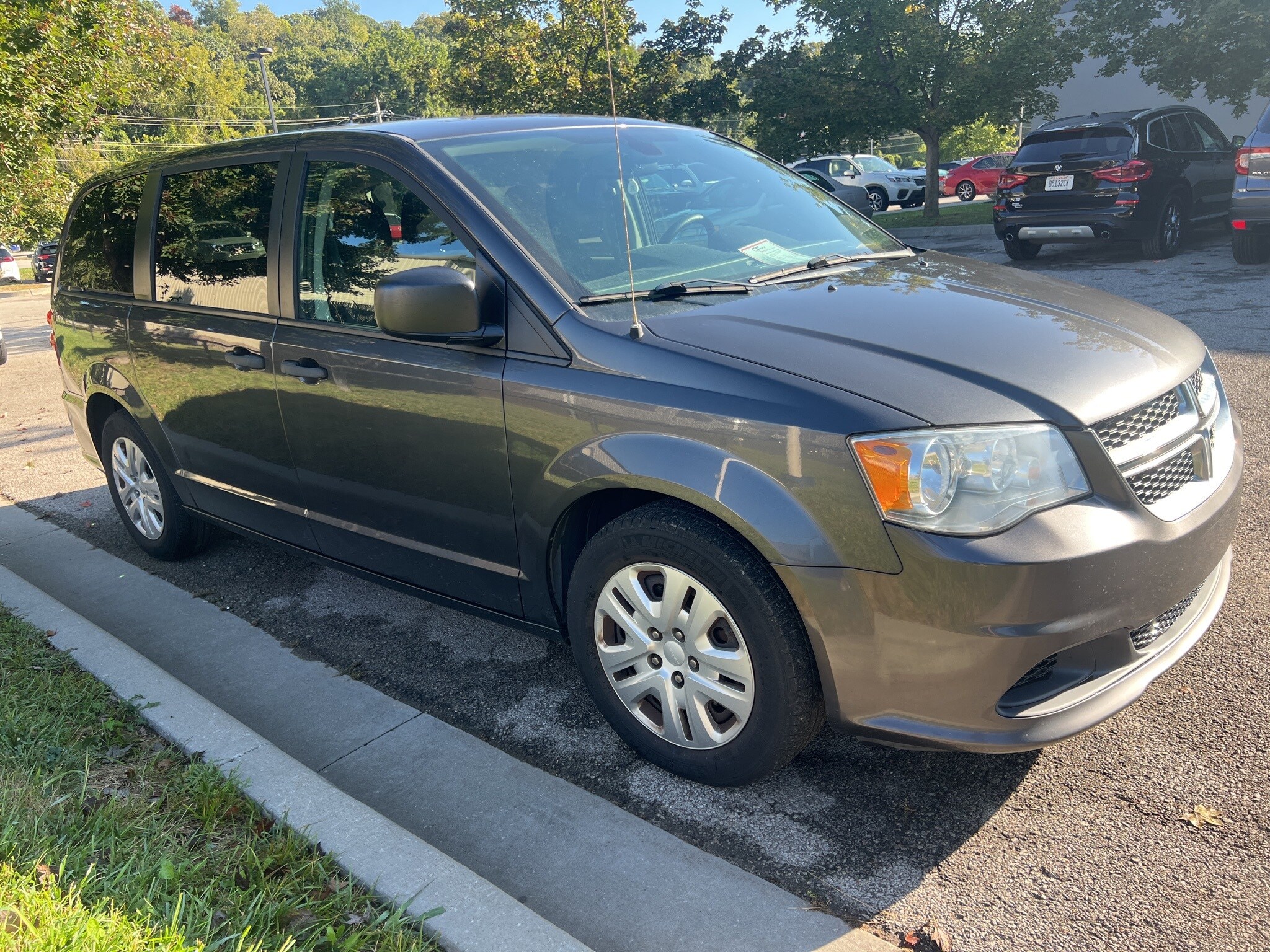 2019 Dodge Grand Caravan SE photo 3