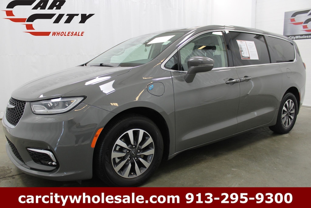 Used 2022 Chrysler Pacifica Hybrid Touring L Minivan/Van