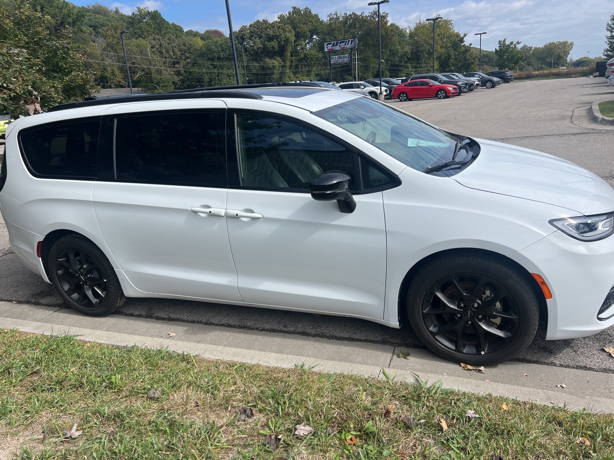 2025 Chrysler Pacifica Limited photo 2
